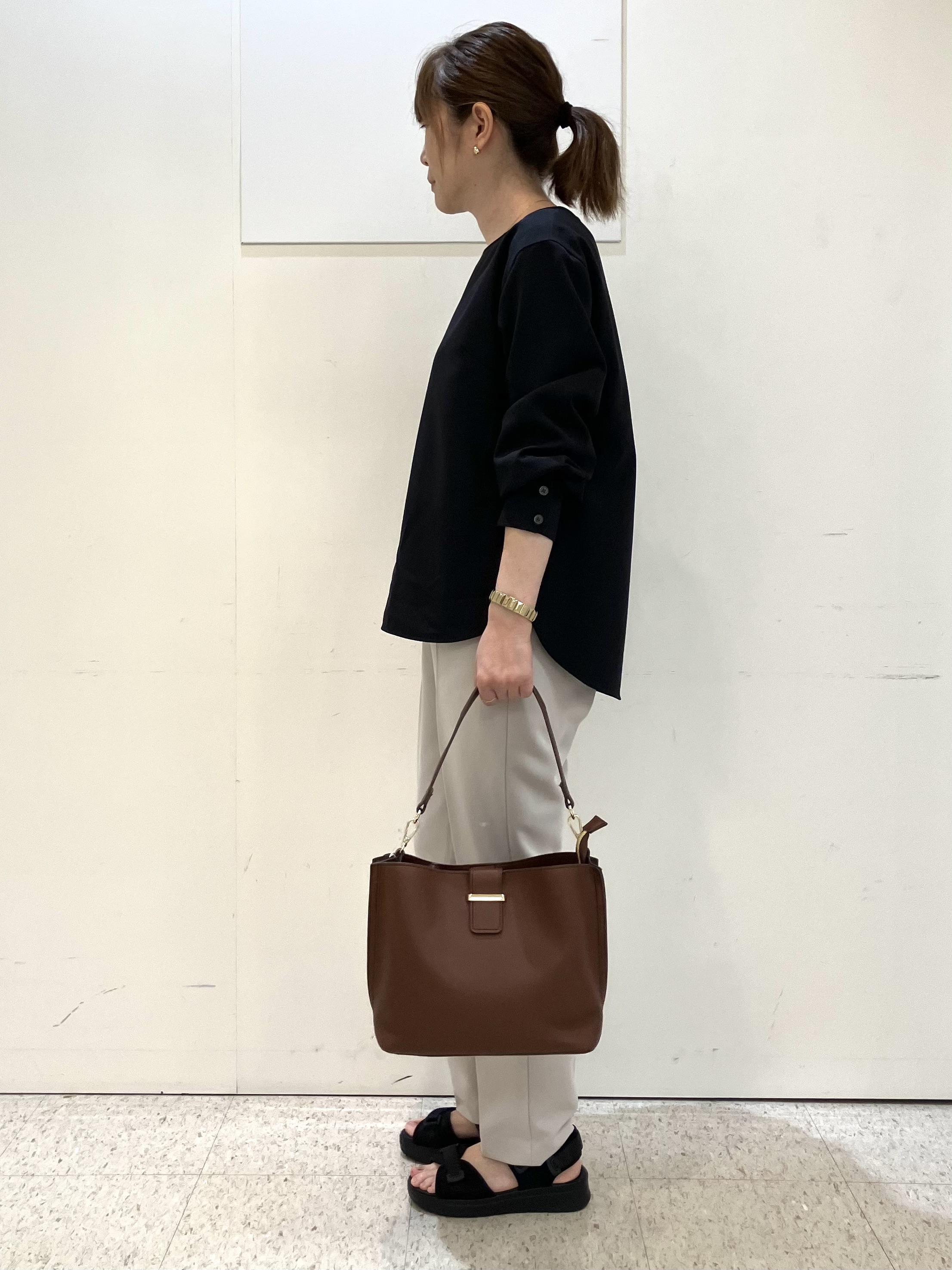 kozuさんの「Reflect｜【通勤】きれいめラウンドネックブラウス」を使ったコーディネート
