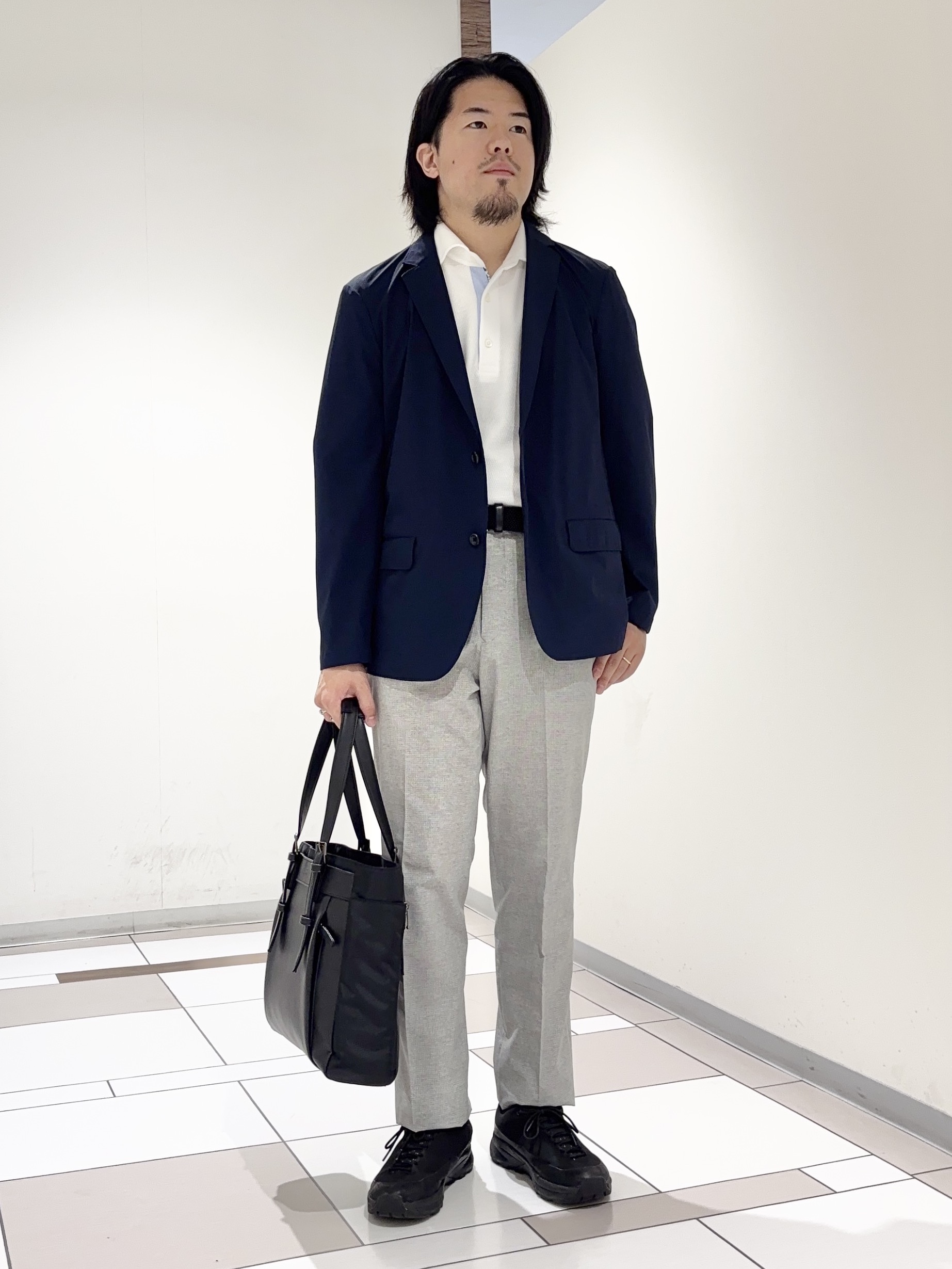 及川さんの「TAKEO KIKUCHI｜3Dナイロンストレッチ ジャケット」を使ったコーディネート