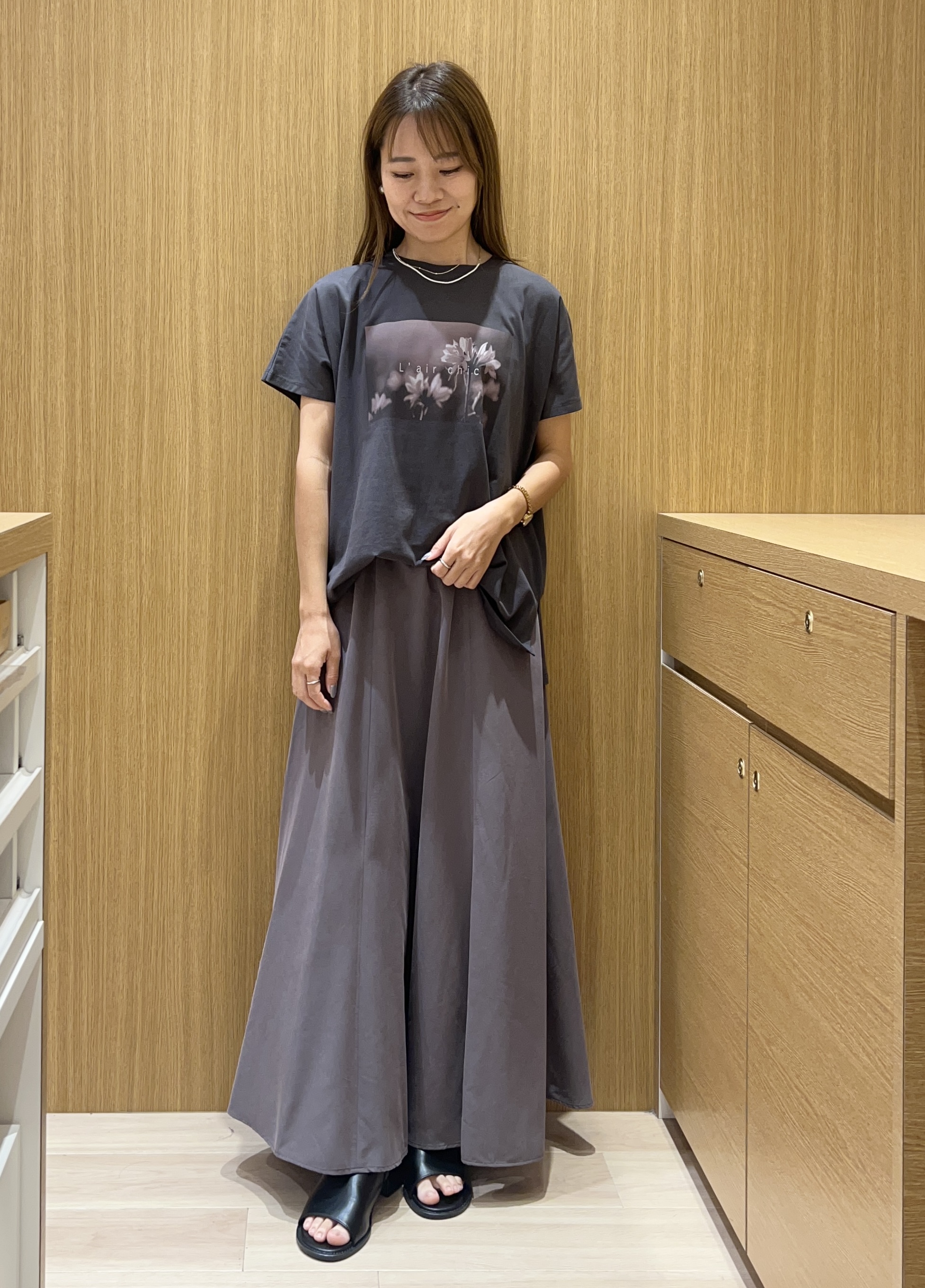 meeさんの「OPAQUE.CLIP｜フォトプリントTシャツ【洗濯機OK】」を使ったコーディネート