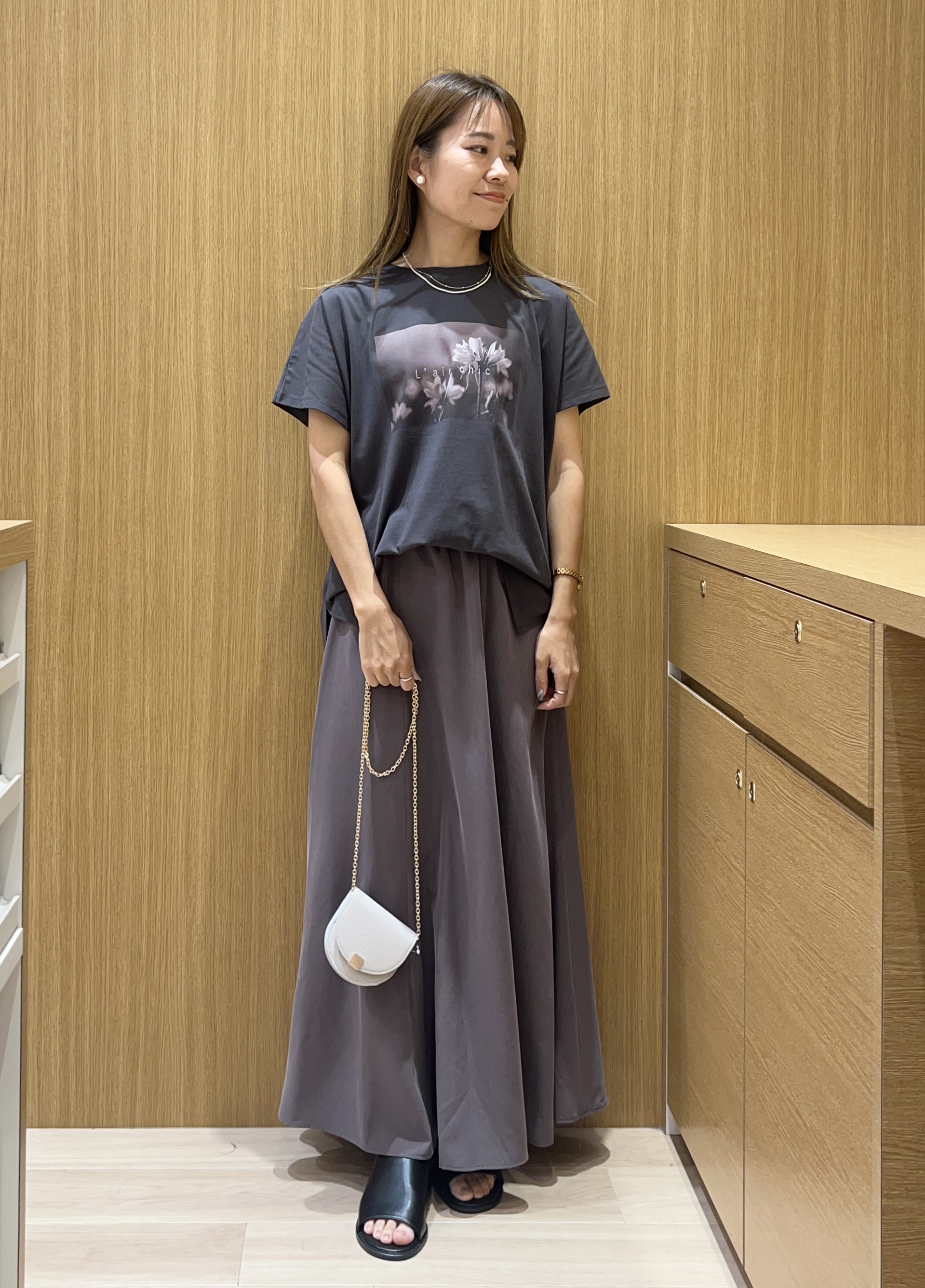 meeさんの「OPAQUE.CLIP｜フォトプリントTシャツ【洗濯機OK】」を使ったコーディネート