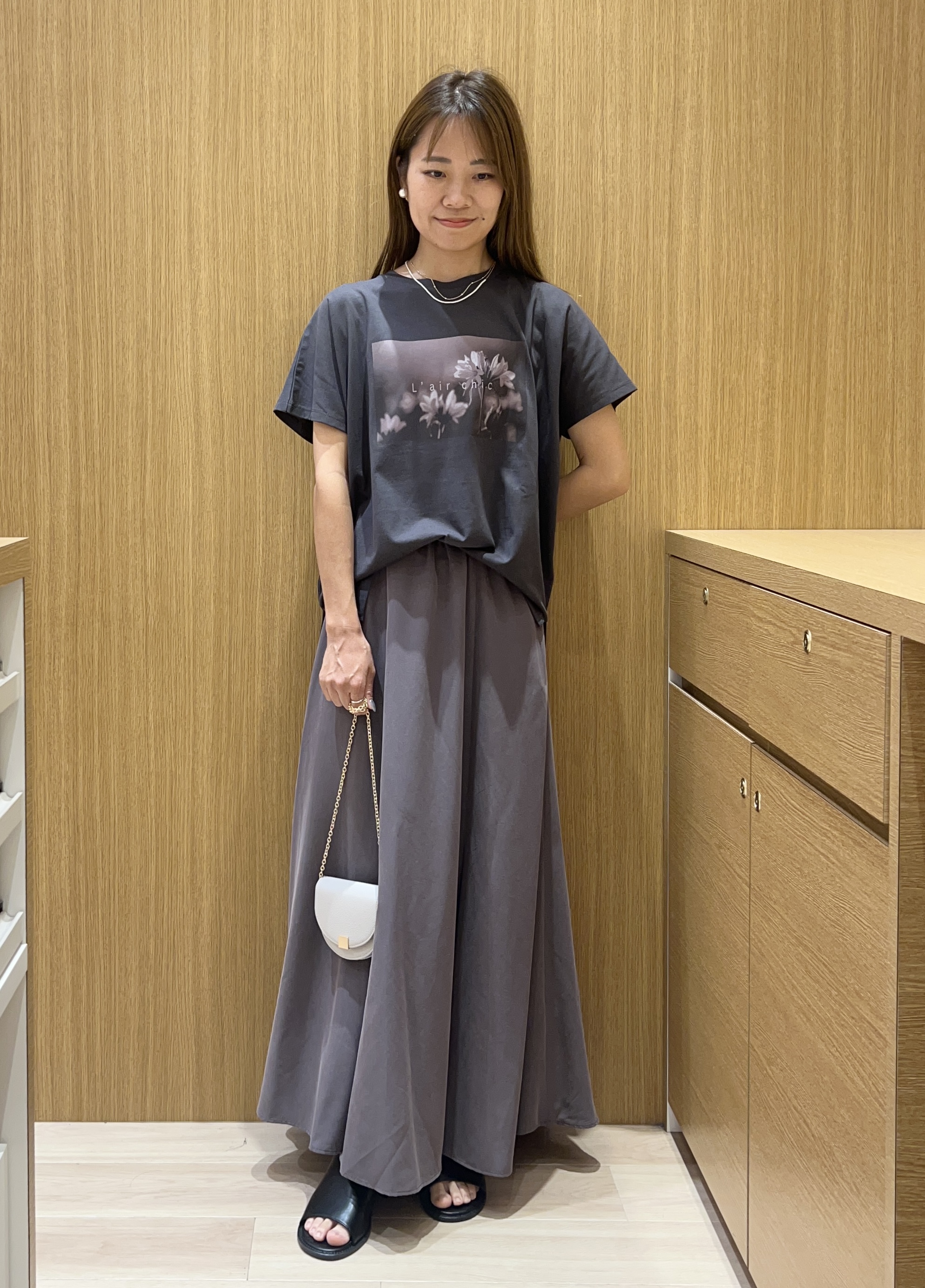 meeさんの「OPAQUE.CLIP｜フォトプリントTシャツ【洗濯機OK】」を使ったコーディネート