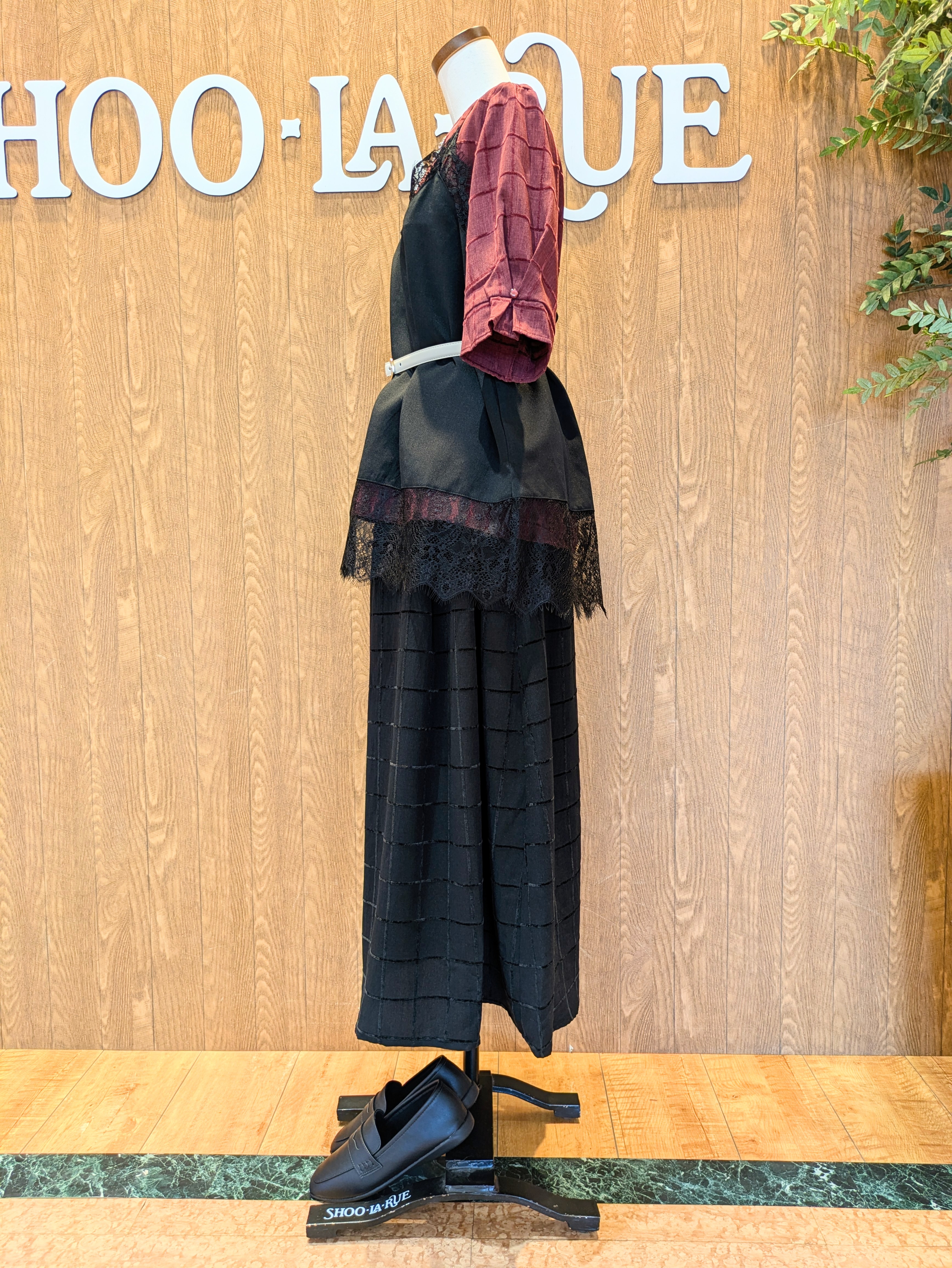 MARIEさんの「SHOO･LA･RUE｜【セットアップ可/S-LL】1枚で秋気分 モールチェックタックスリーブ ブラウス」を使ったコーディネート