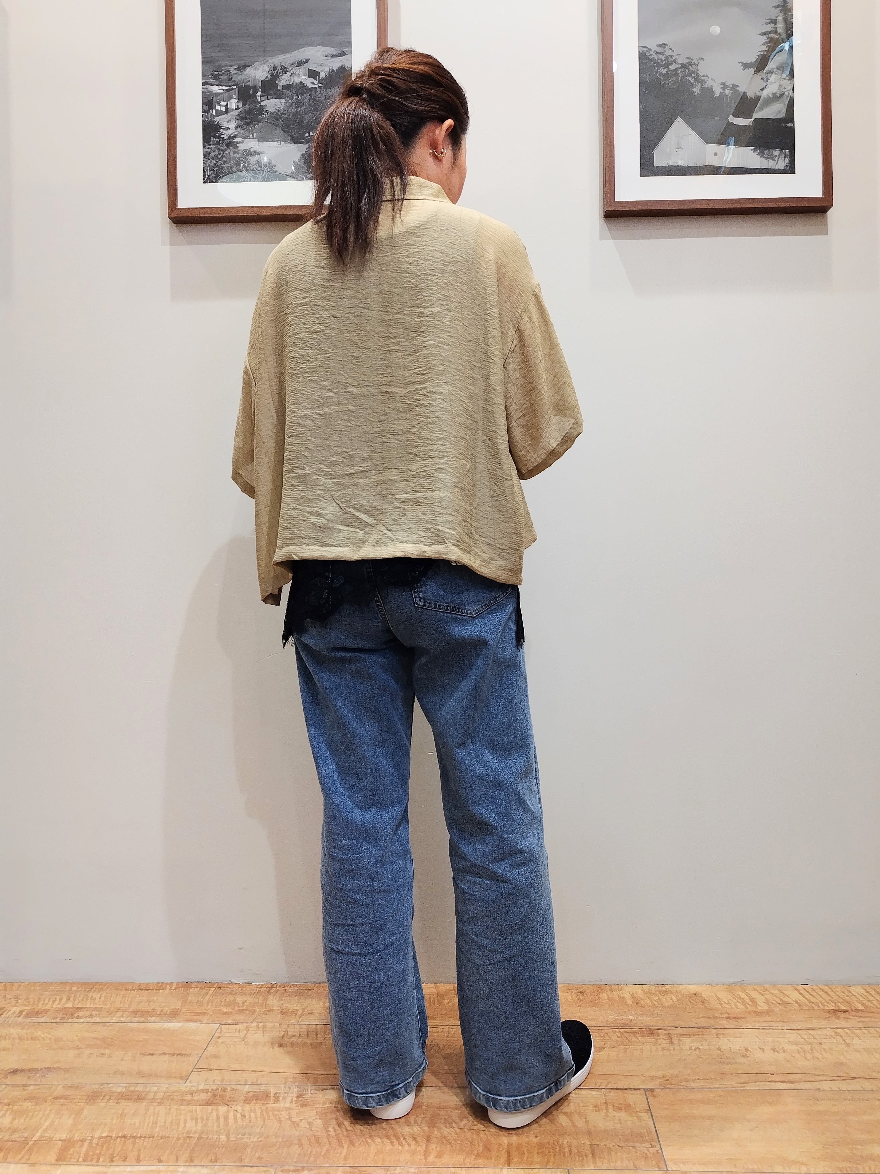 よっこさんの「SHOO･LA･RUE｜【S-LL/洗濯機可】抜け感たっぷり 程よい透け感のポケット付きシャツ」を使ったコーディネート