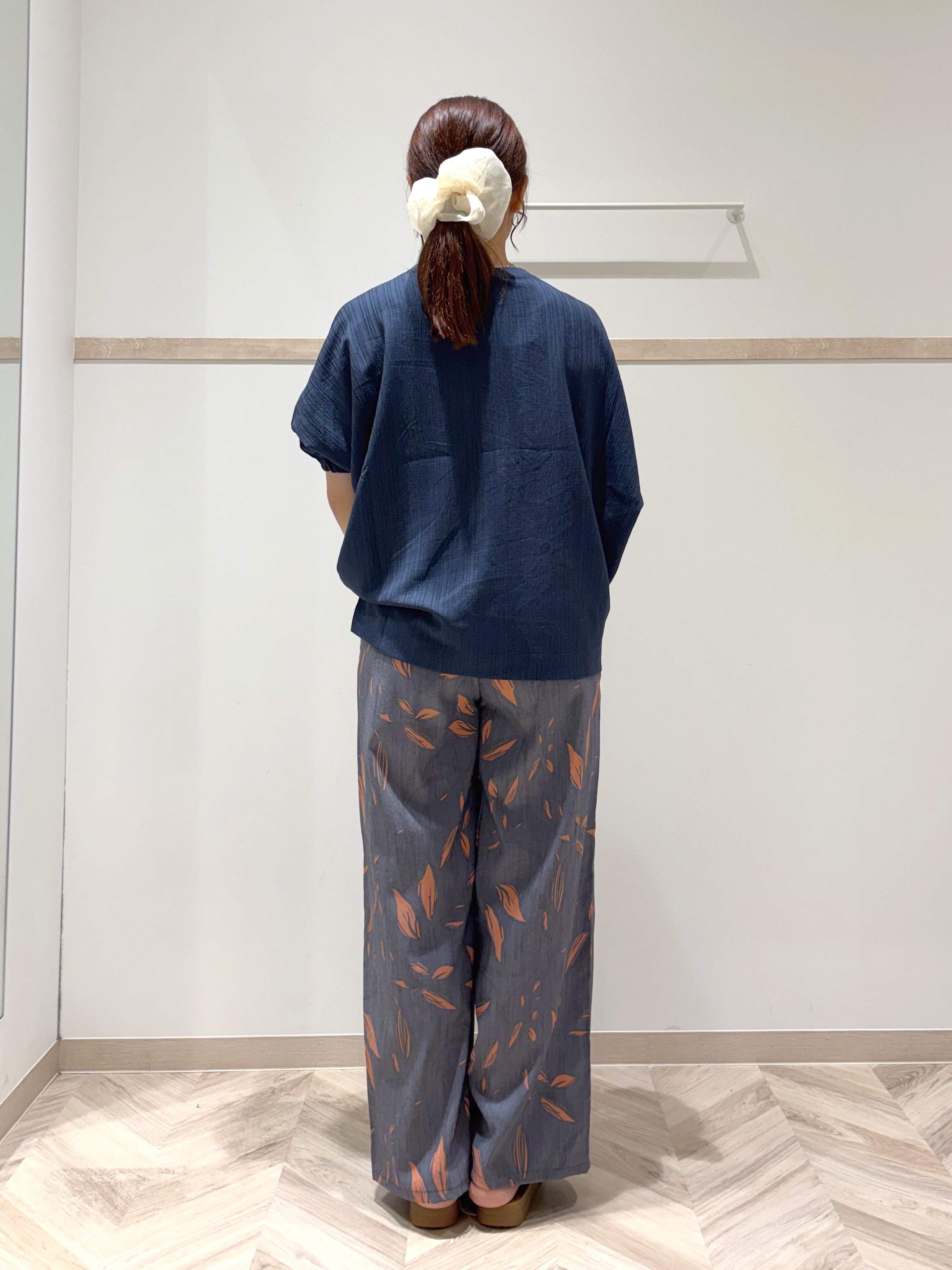 donpiさんの「SHOO･LA･RUE｜【インせず着られる/洗濯後しわになりにくい】しぼしぼドルマンブラウス」を使ったコーディネート
