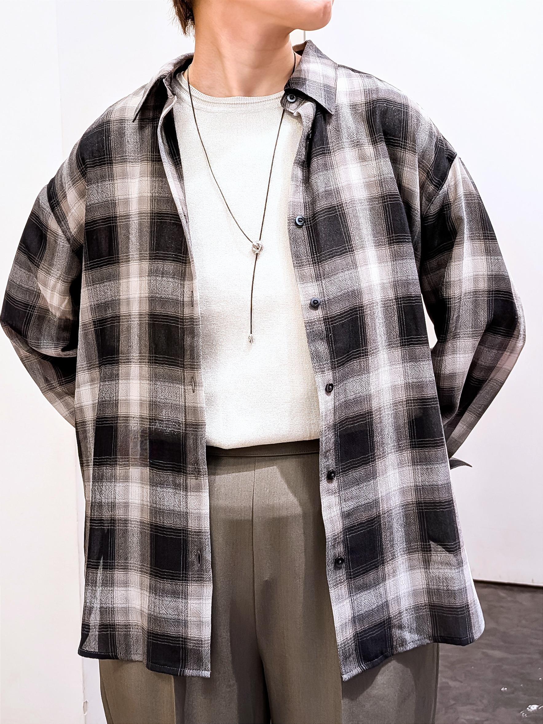 やまちゃんさんの「grove｜シアーオンブレチェックシャツ」を使ったコーディネート
