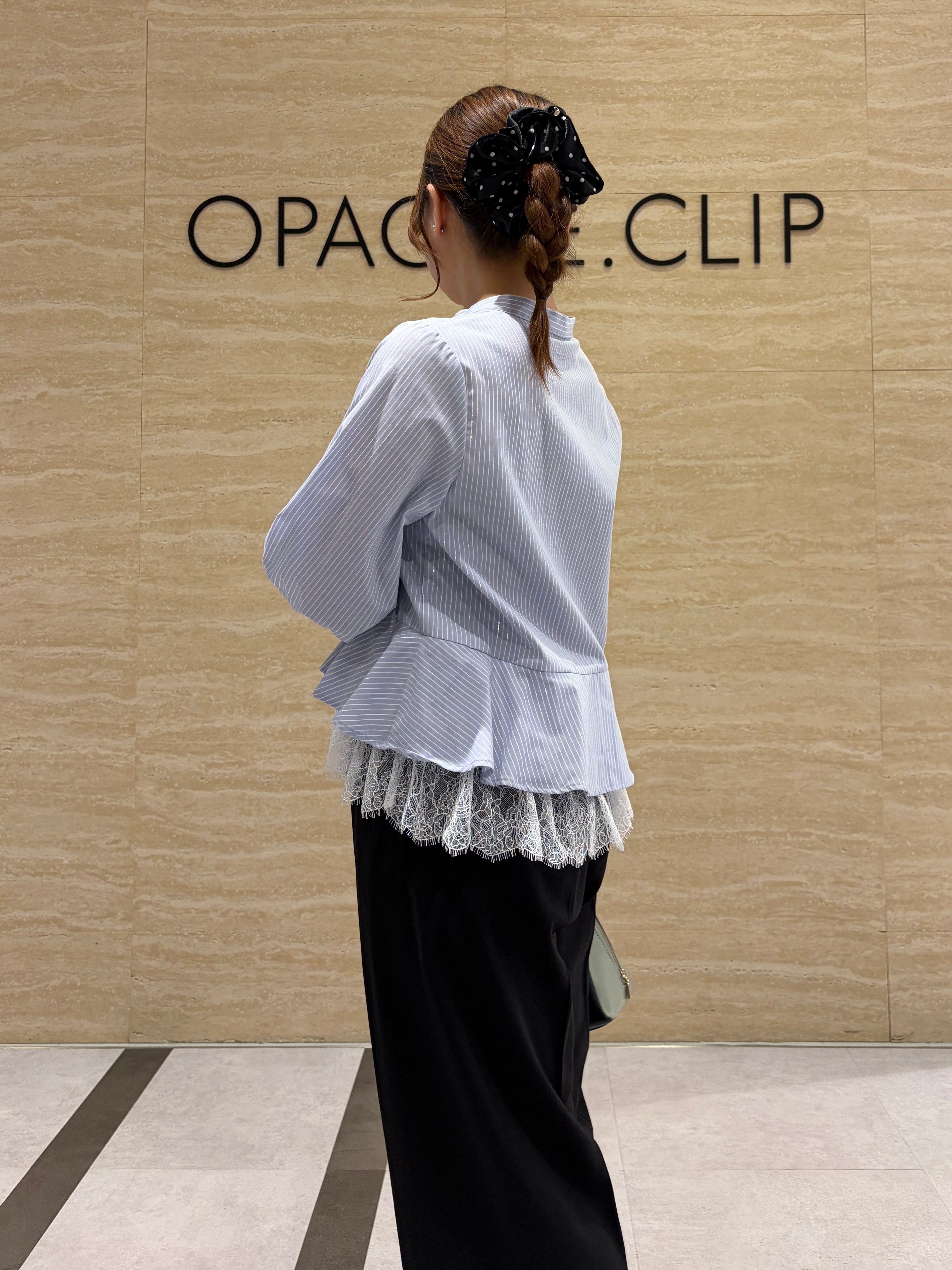 yiさんの「OPAQUE.CLIP｜【防シワ】レースレイヤードペプラムブラウス《洗濯機OK／イージーアイロン》」を使ったコーディネート