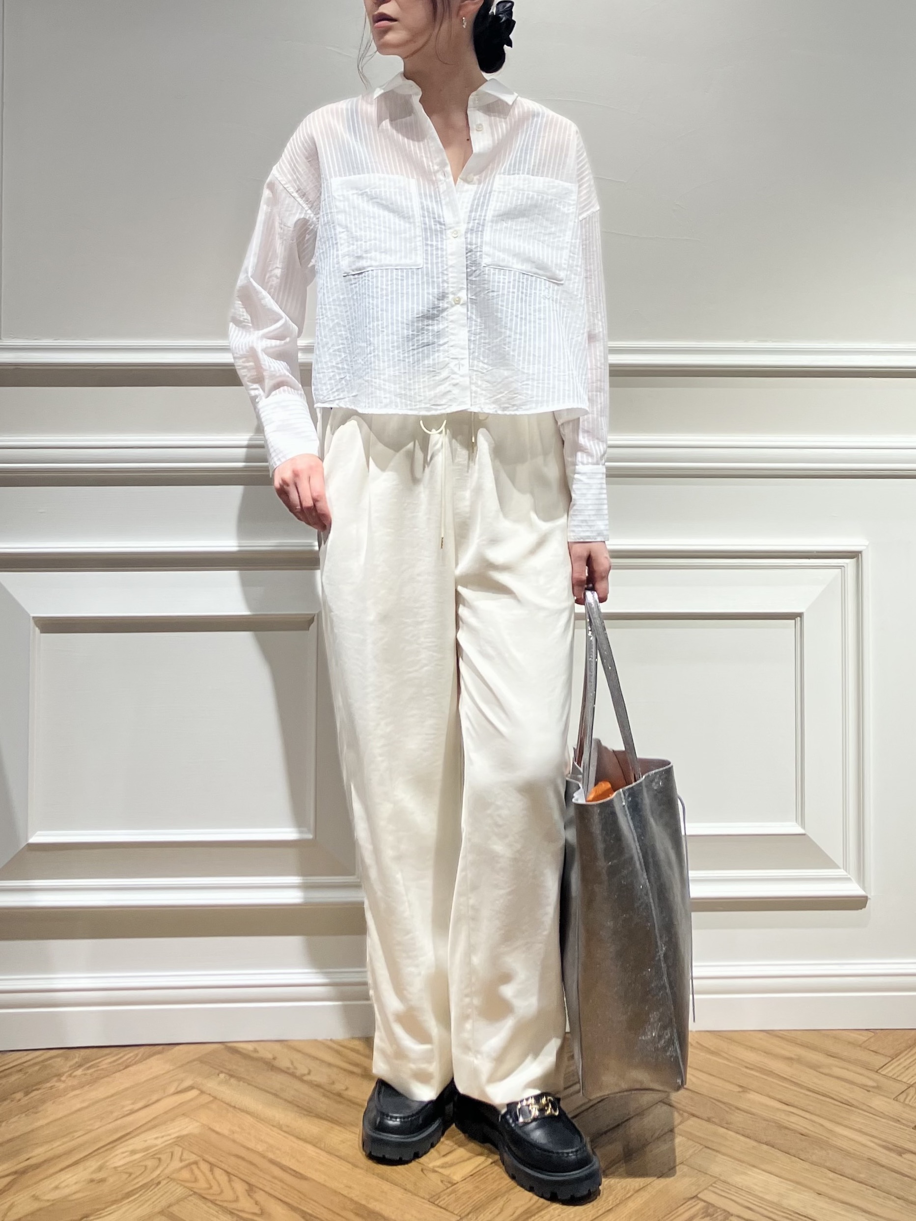TSUKUIさんの「DRESSTERIOR｜シアーストライプクロップドシャツ」を使ったコーディネート