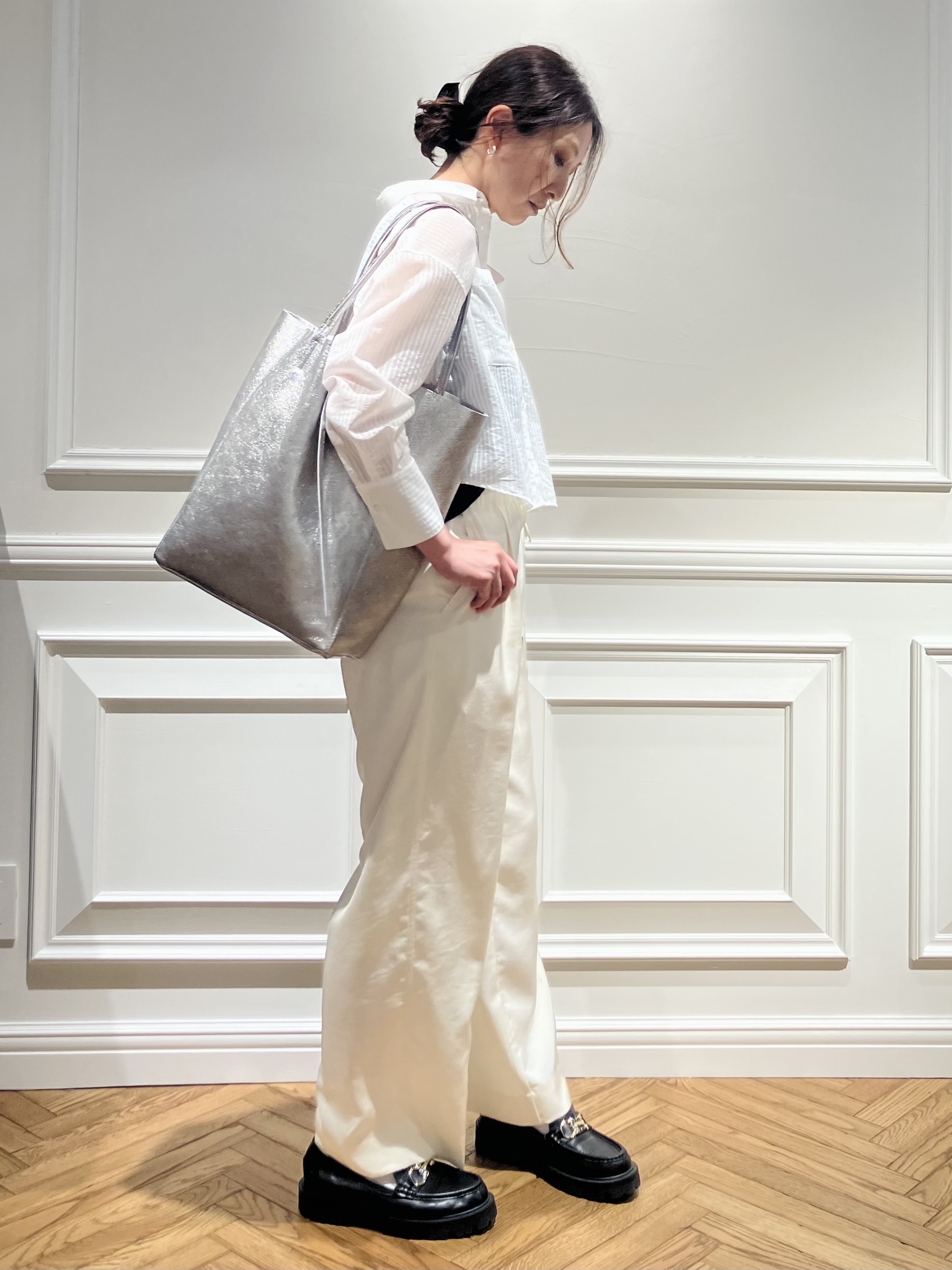 TSUKUIさんの「DRESSTERIOR｜シアーストライプクロップドシャツ」を使ったコーディネート