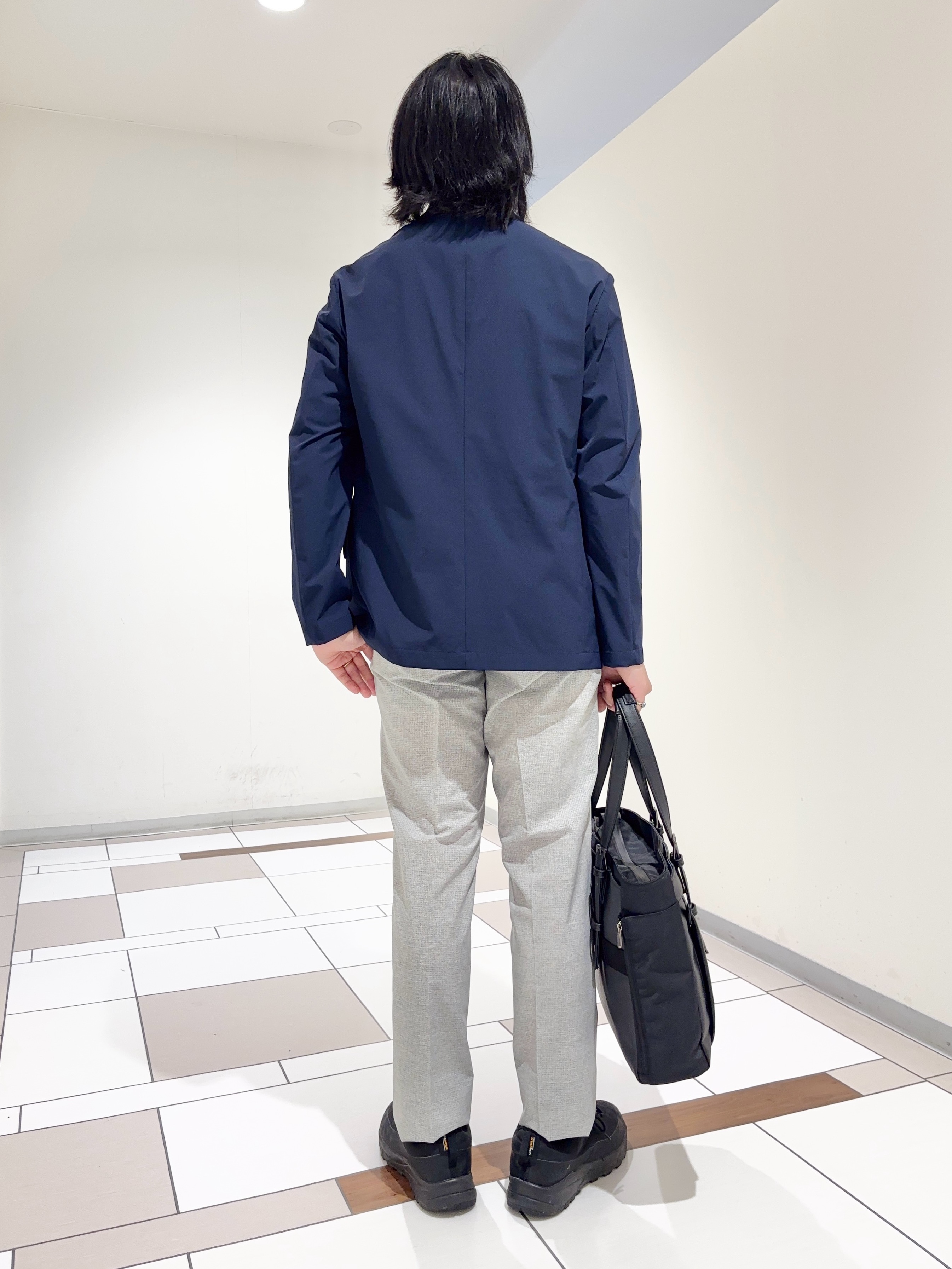 及川さんの「TAKEO KIKUCHI｜3Dナイロンストレッチ ジャケット」を使ったコーディネート