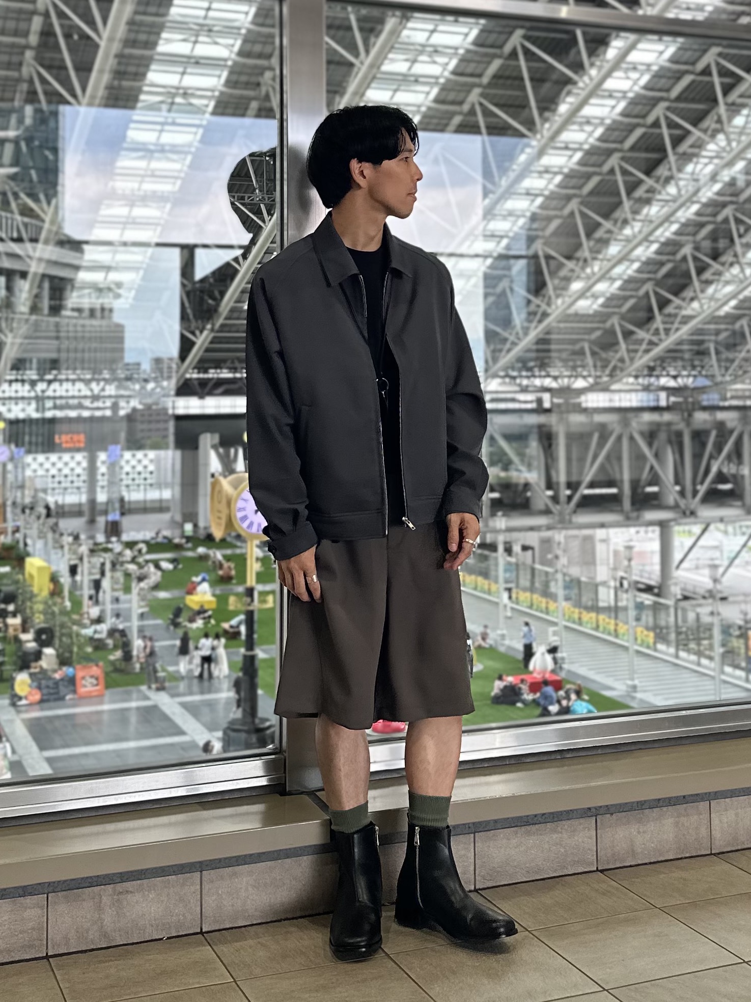 岡崎喬太さんの「tk.TAKEO KIKUCHI｜◆【防シワ／ストレッチ/セット対応可】smart shift series ジップブルゾン」を使ったコーディネート