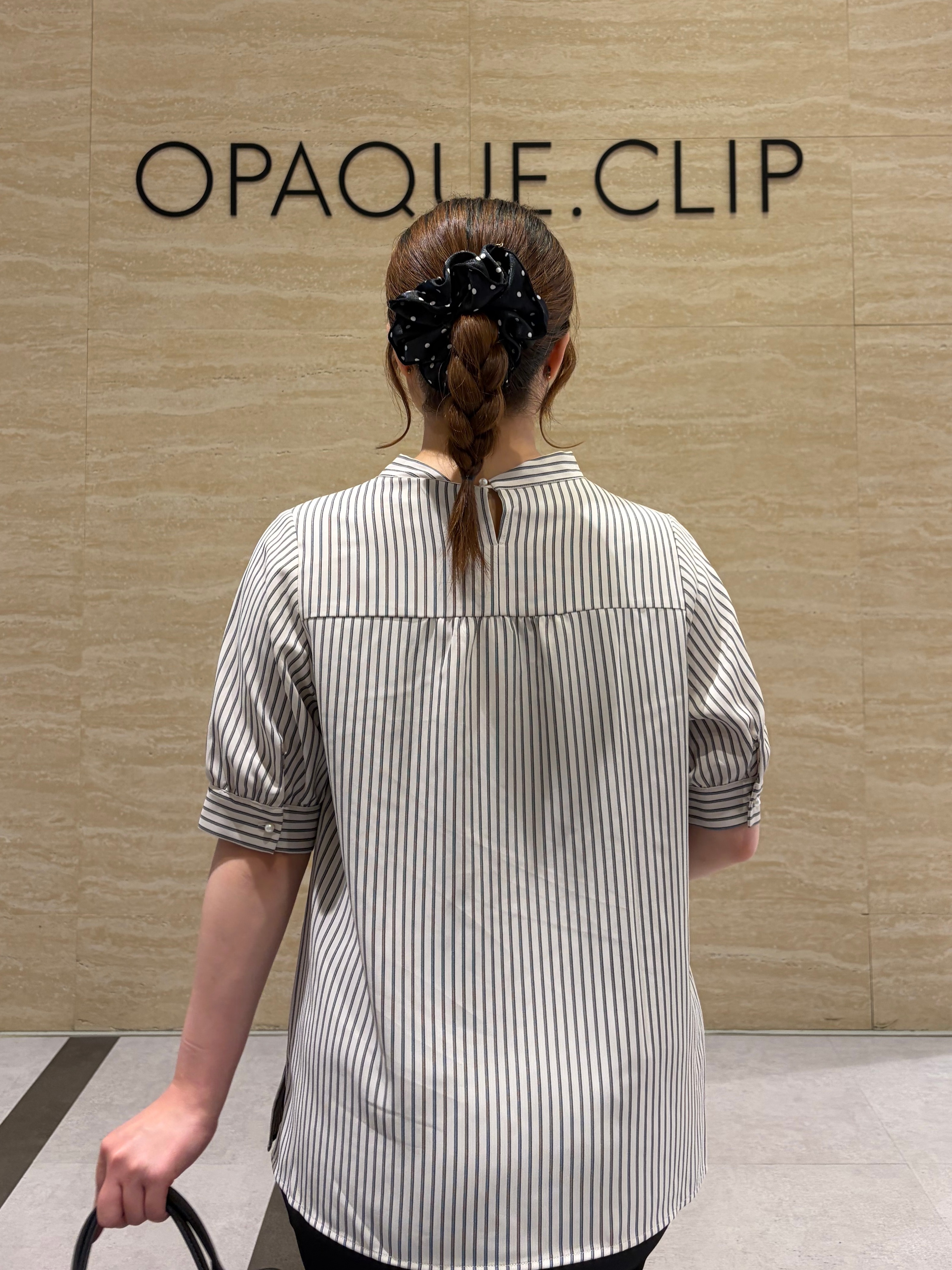 yiさんの「OPAQUE.CLIP｜ジョーゼットボウタイブラウス【洗濯機OK】」を使ったコーディネート