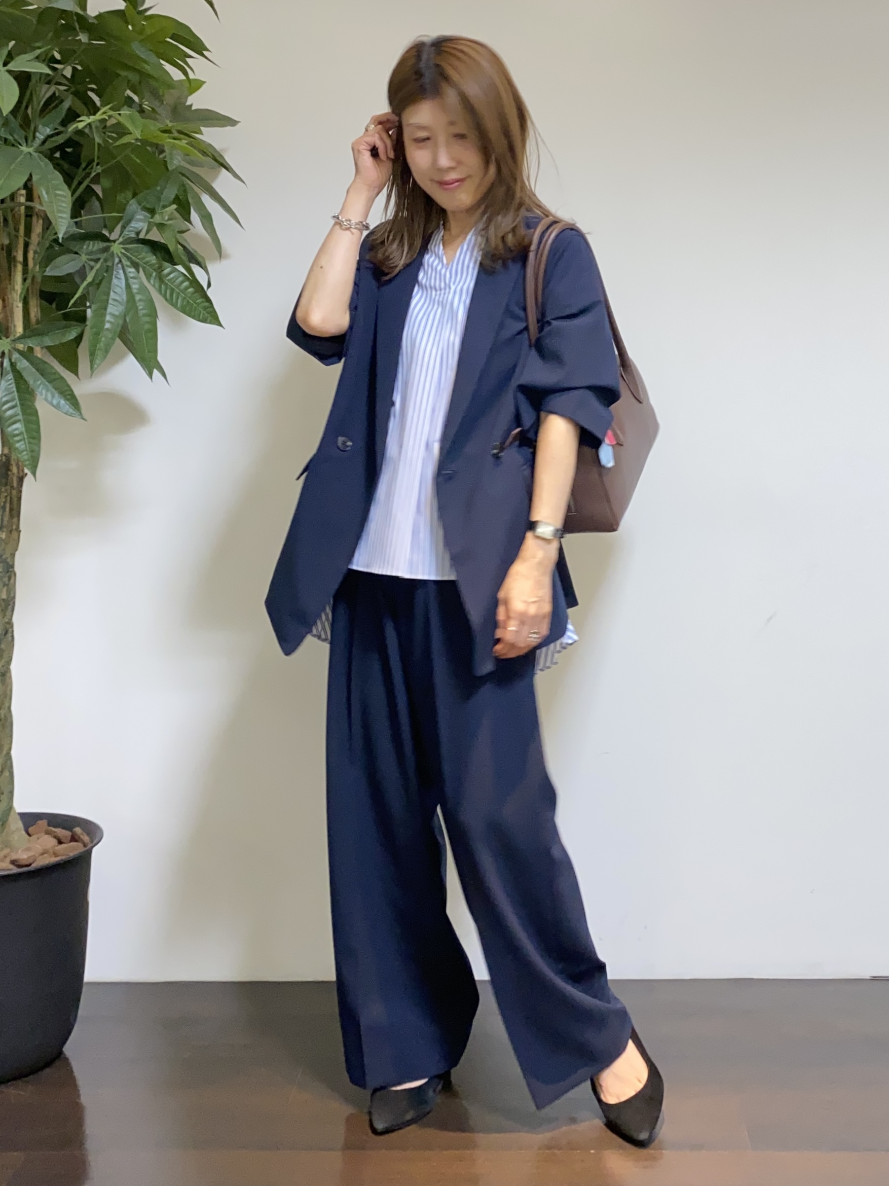 tomoさんの「UNTITLED｜【吸水速乾/接触冷感】バックプリーツデザインブラウス」を使ったコーディネート