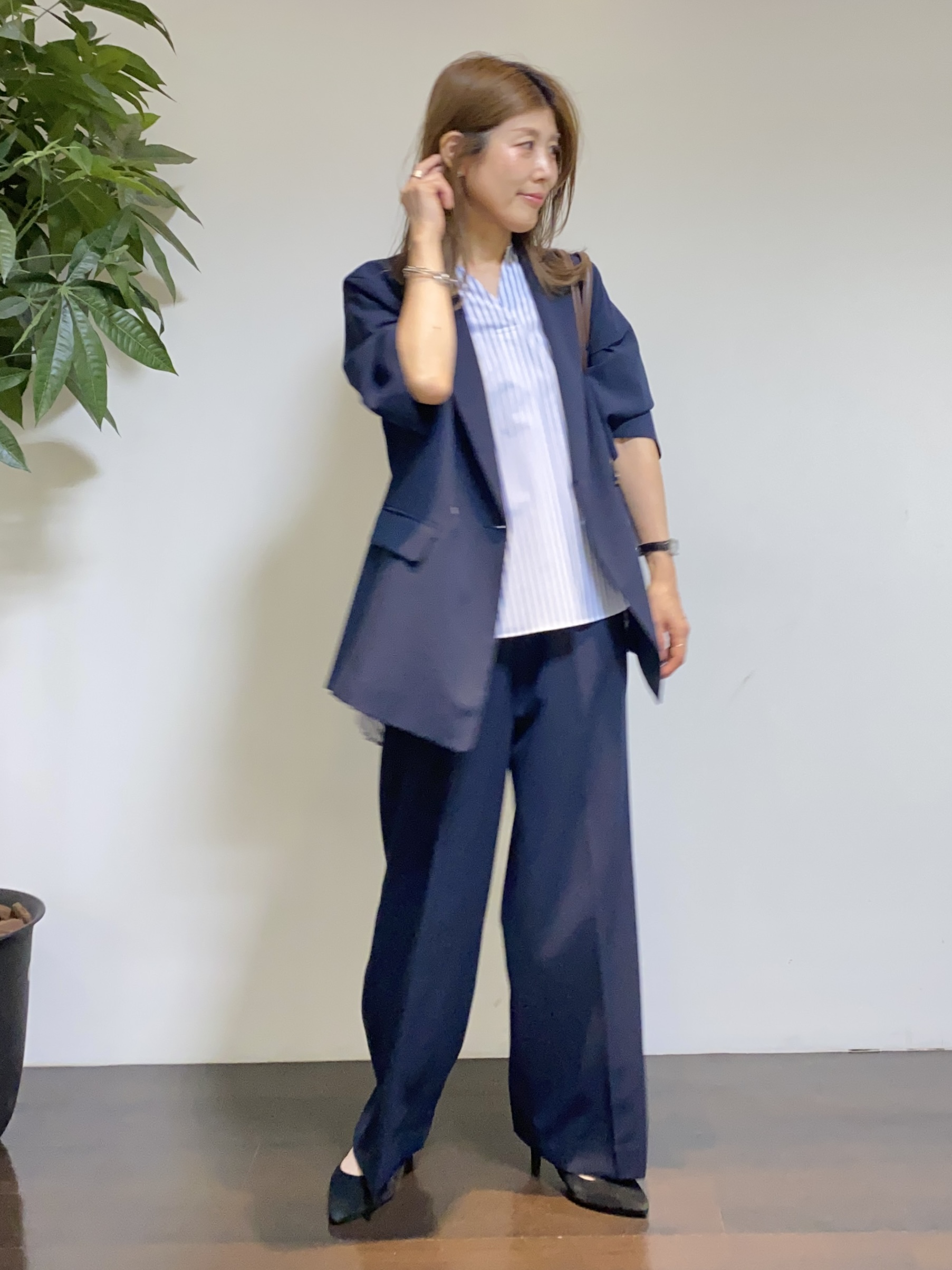 tomoさんの「UNTITLED｜【吸水速乾/接触冷感】バックプリーツデザインブラウス」を使ったコーディネート