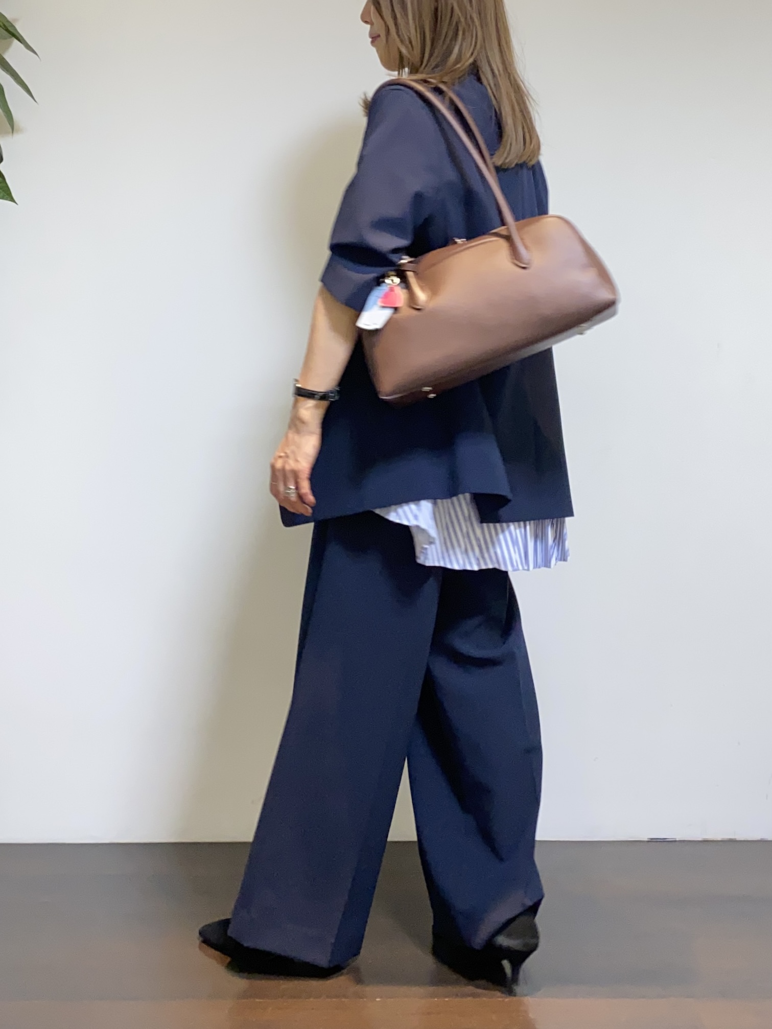tomoさんの「UNTITLED｜【吸水速乾/接触冷感】バックプリーツデザインブラウス」を使ったコーディネート