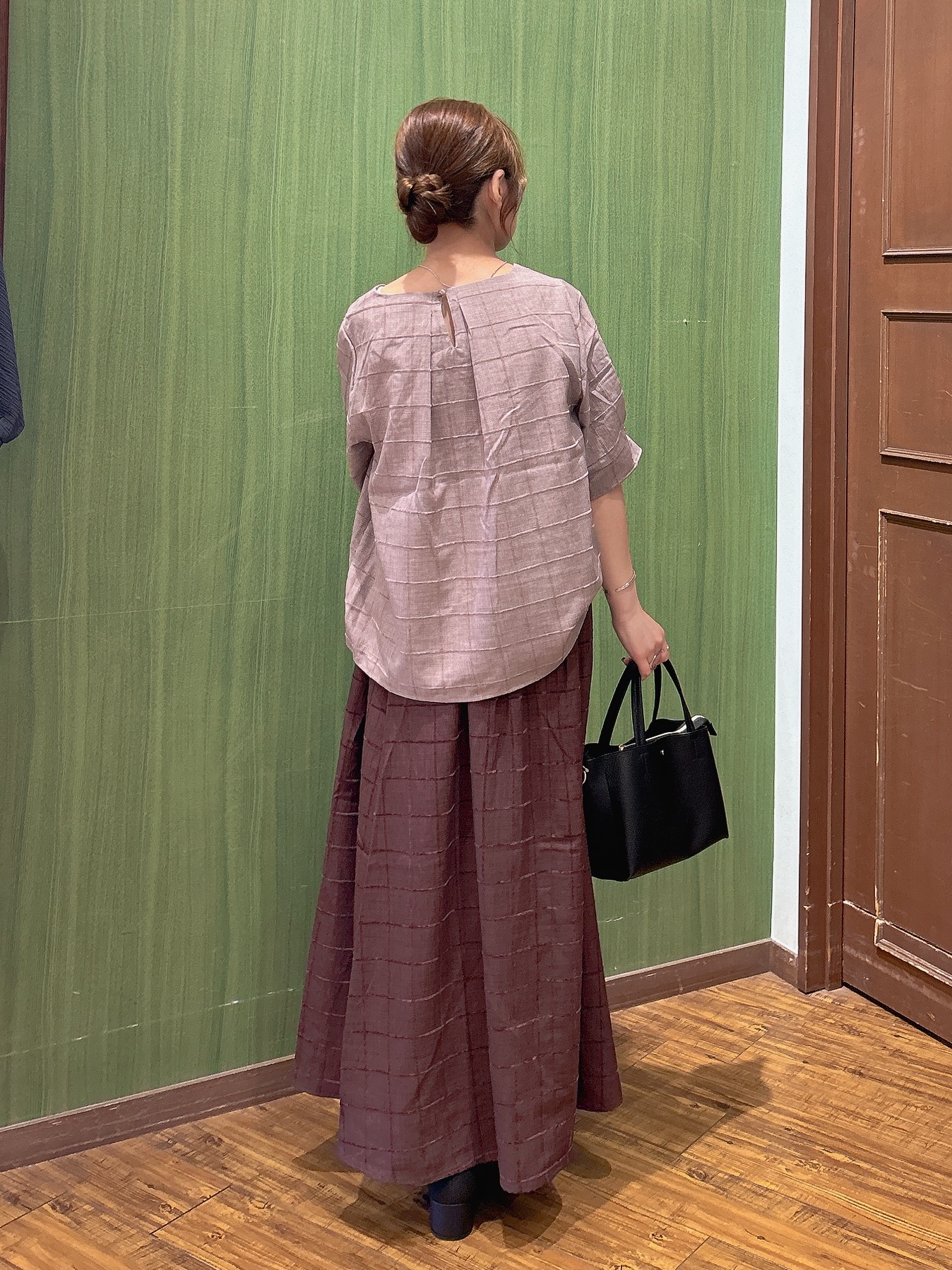 かおりさんの「SHOO･LA･RUE｜【セットアップ可/S-LL】1枚で秋気分 モールチェックタックスリーブ ブラウス」を使ったコーディネート
