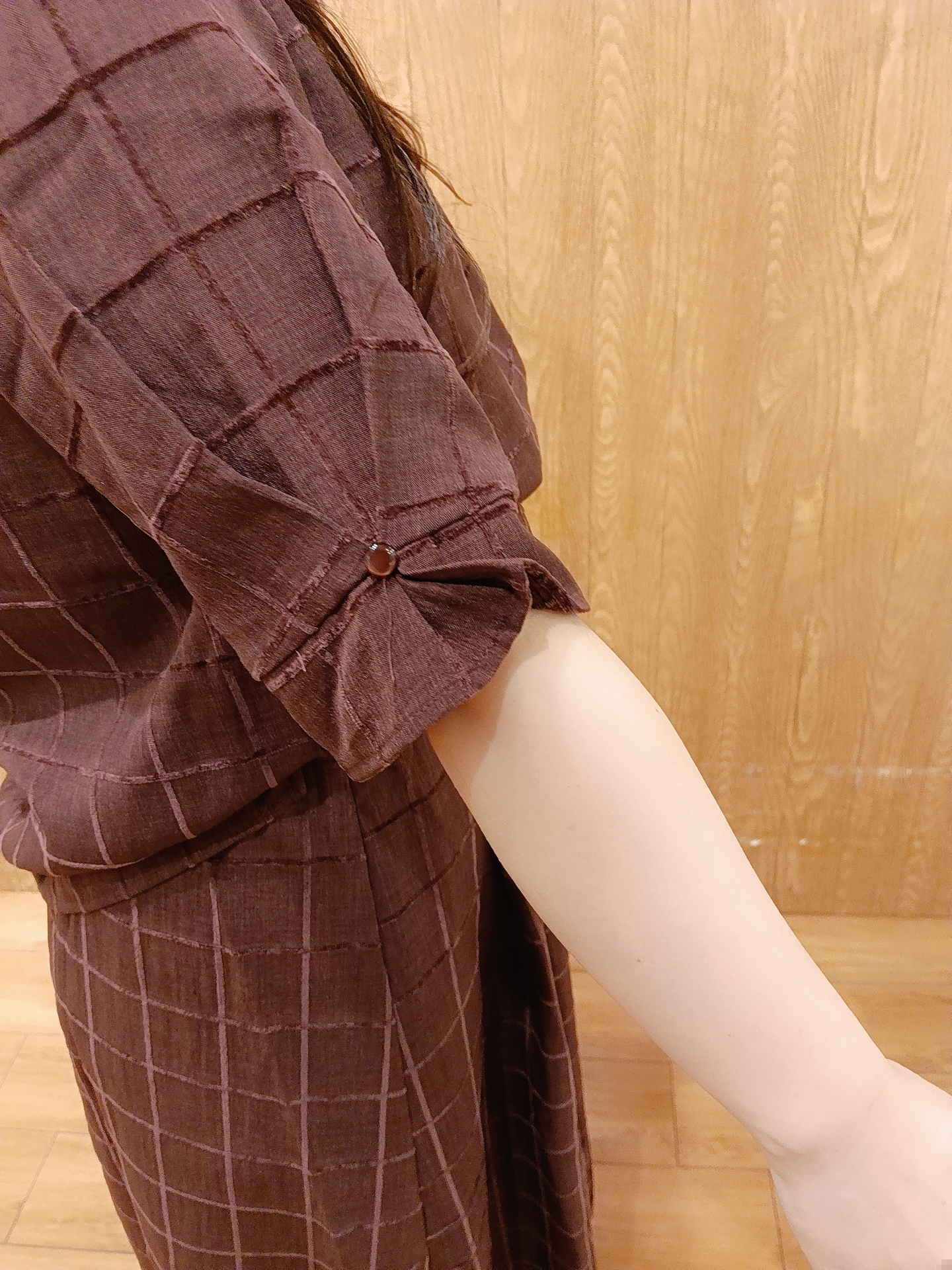 あきなさんの「SHOO･LA･RUE｜【セットアップ可/S-LL】夏でも感じられる秋気分 モールチェックタックスリーブ ブラウス」を使ったコーディネート