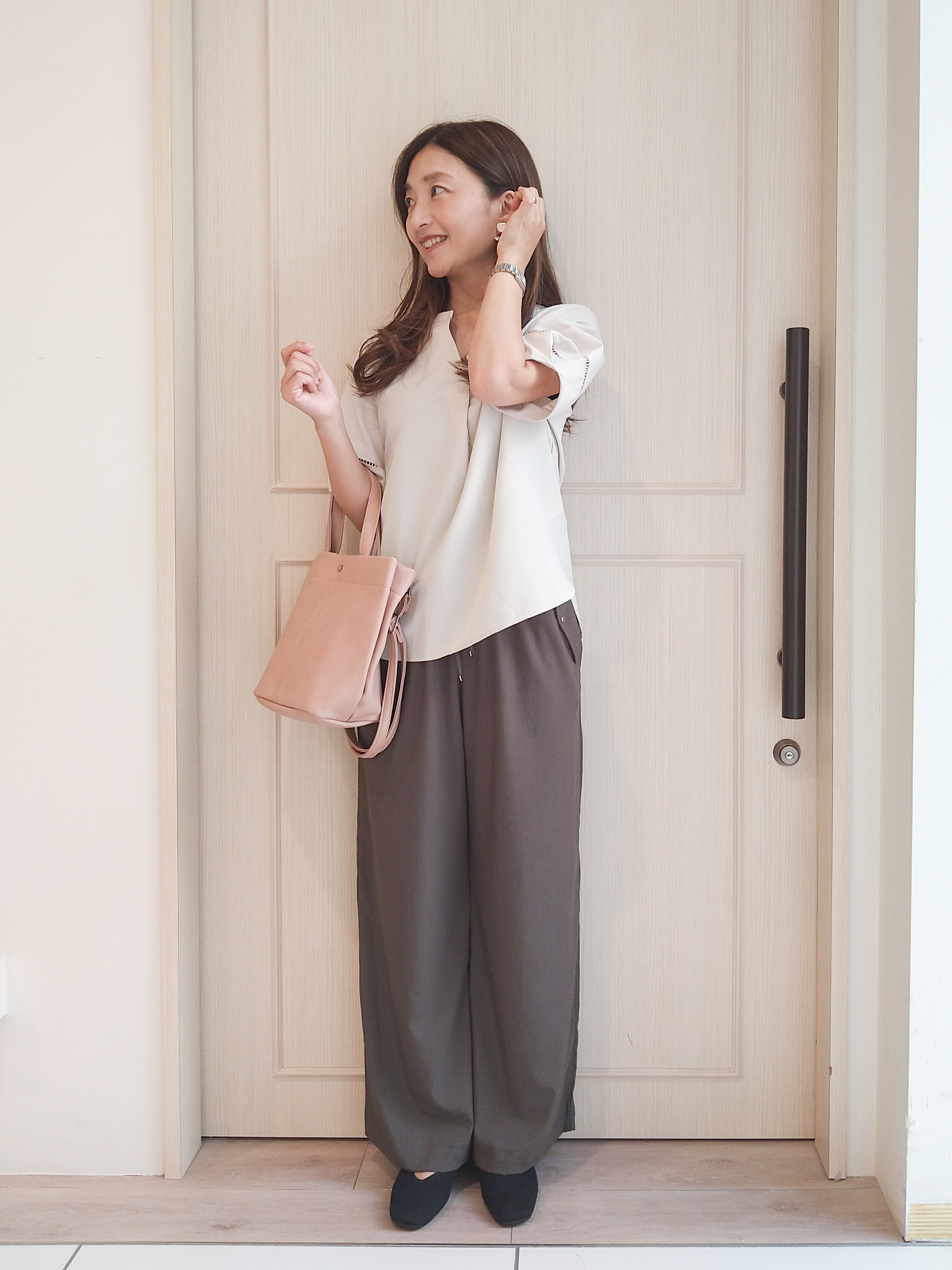 mi-saさんの「SHOO･LA･RUE｜【洗濯後しわになりにくい/インせずきまる】シンプルだけど女性らしい 麻調スキッパーブラウス」を使ったコーディネート