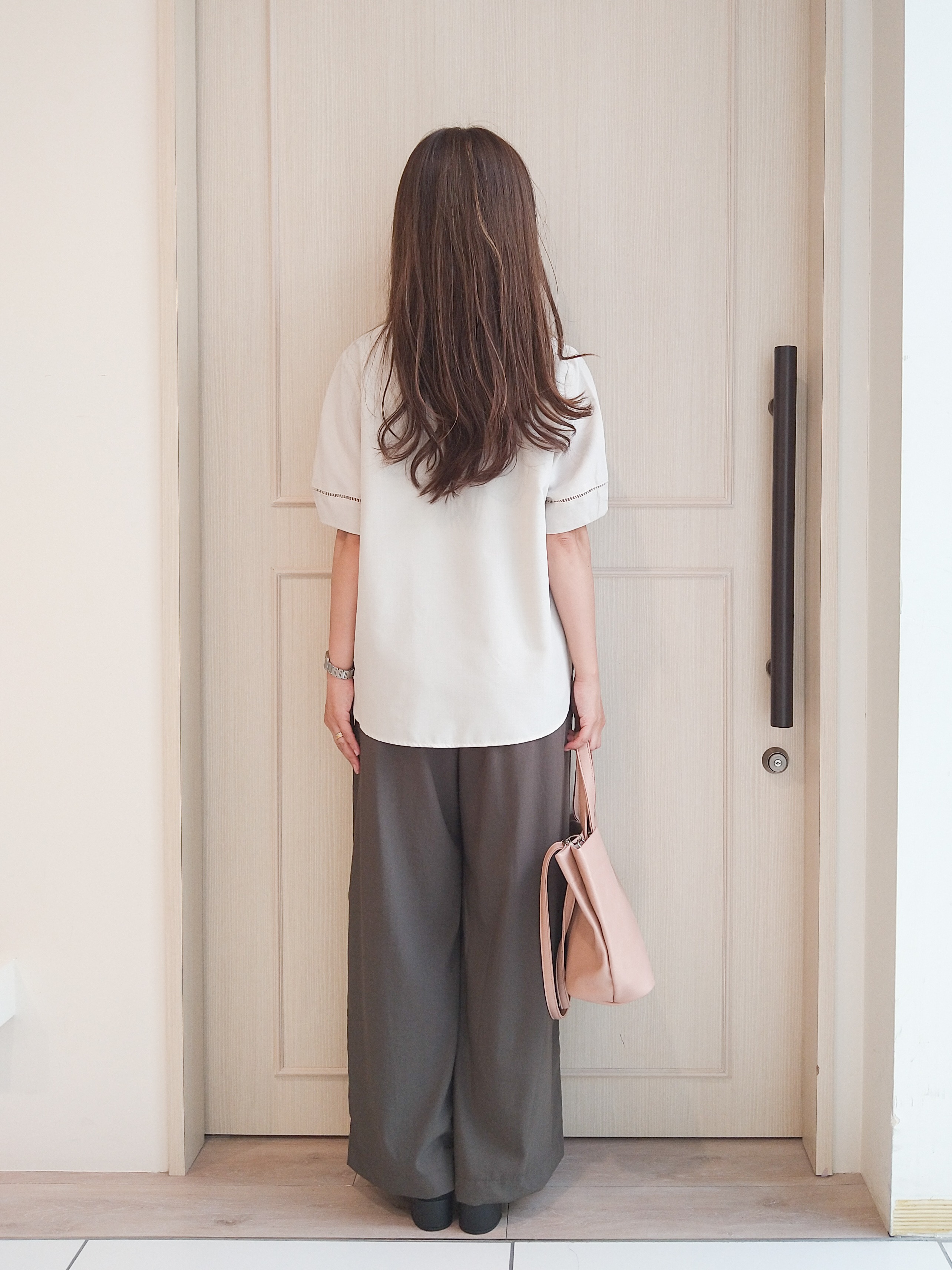mi-saさんの「SHOO･LA･RUE｜【洗濯後しわになりにくい/インせずきまる】シンプルだけど女性らしい 麻調スキッパーブラウス」を使ったコーディネート