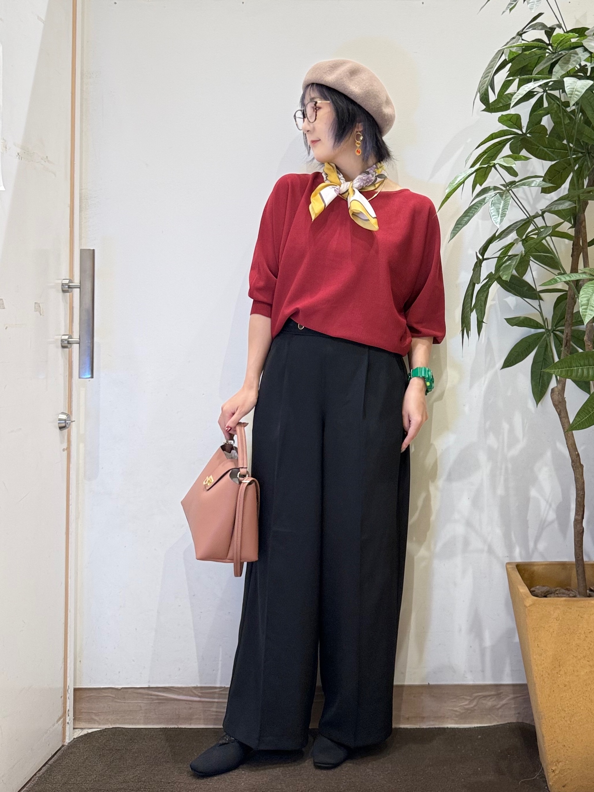 misakiさんの「SHOO･LA･RUE｜【洗濯機可】軽やかさらタッチ インせず着られる すっきり見えドルマンニット」を使ったコーディネート
