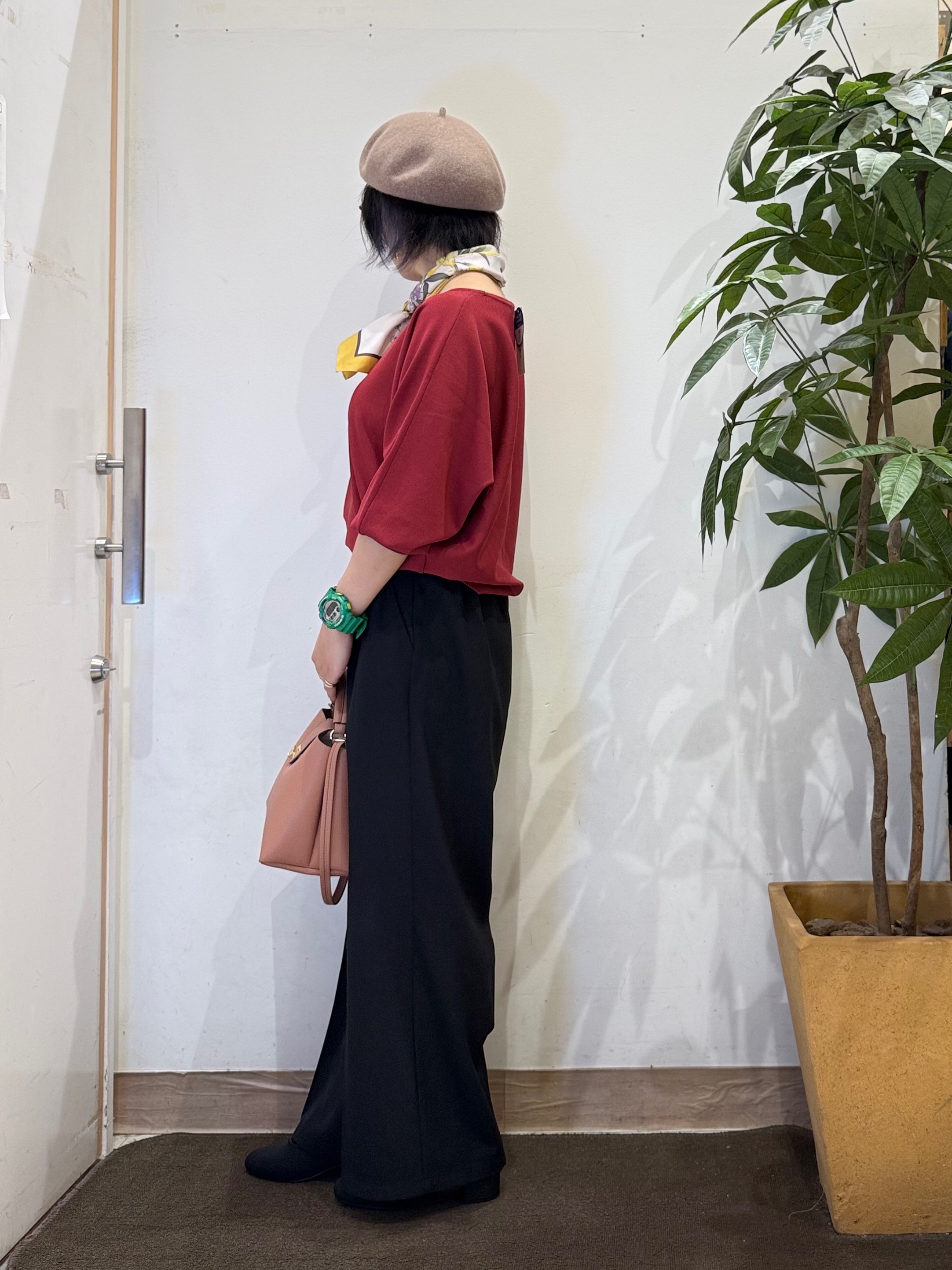 misakiさんの「SHOO･LA･RUE｜【洗濯機可】軽やかさらタッチ インせず着られる すっきり見えドルマンニット」を使ったコーディネート