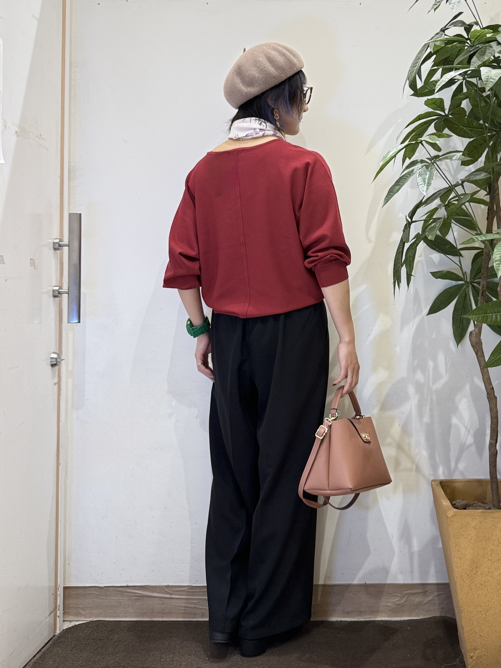 misakiさんの「SHOO･LA･RUE｜【洗濯機可】軽やかさらタッチ インせず着られる すっきり見えドルマンニット」を使ったコーディネート