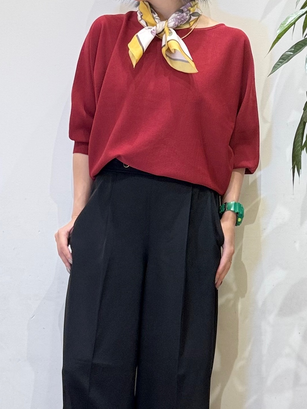 misakiさんの「SHOO･LA･RUE｜【洗濯機可】軽やかさらタッチ インせず着られる すっきり見えドルマンニット」を使ったコーディネート
