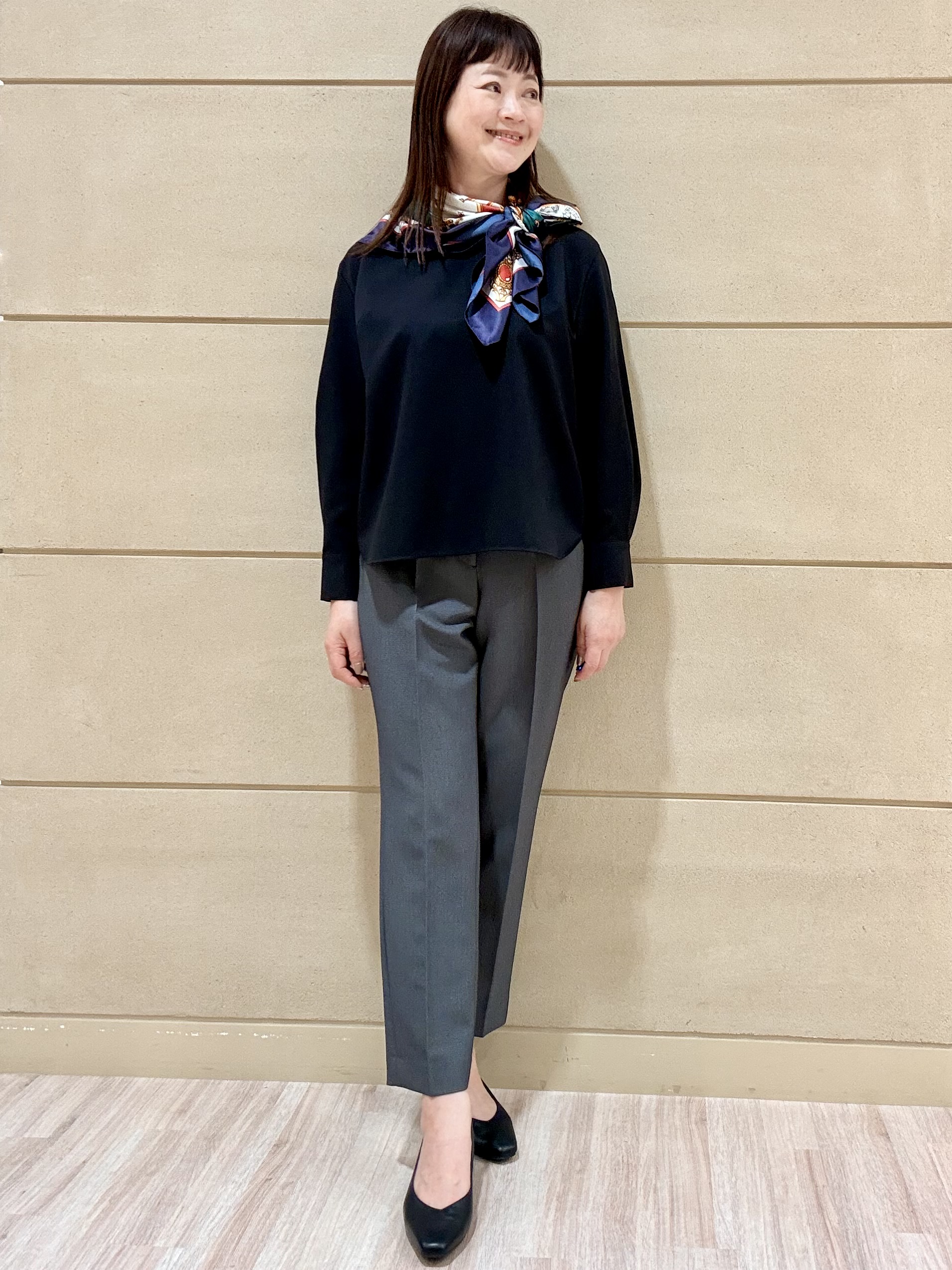 Marさんの「Reflect｜【通勤】きれいめラウンドネックブラウス」を使ったコーディネート