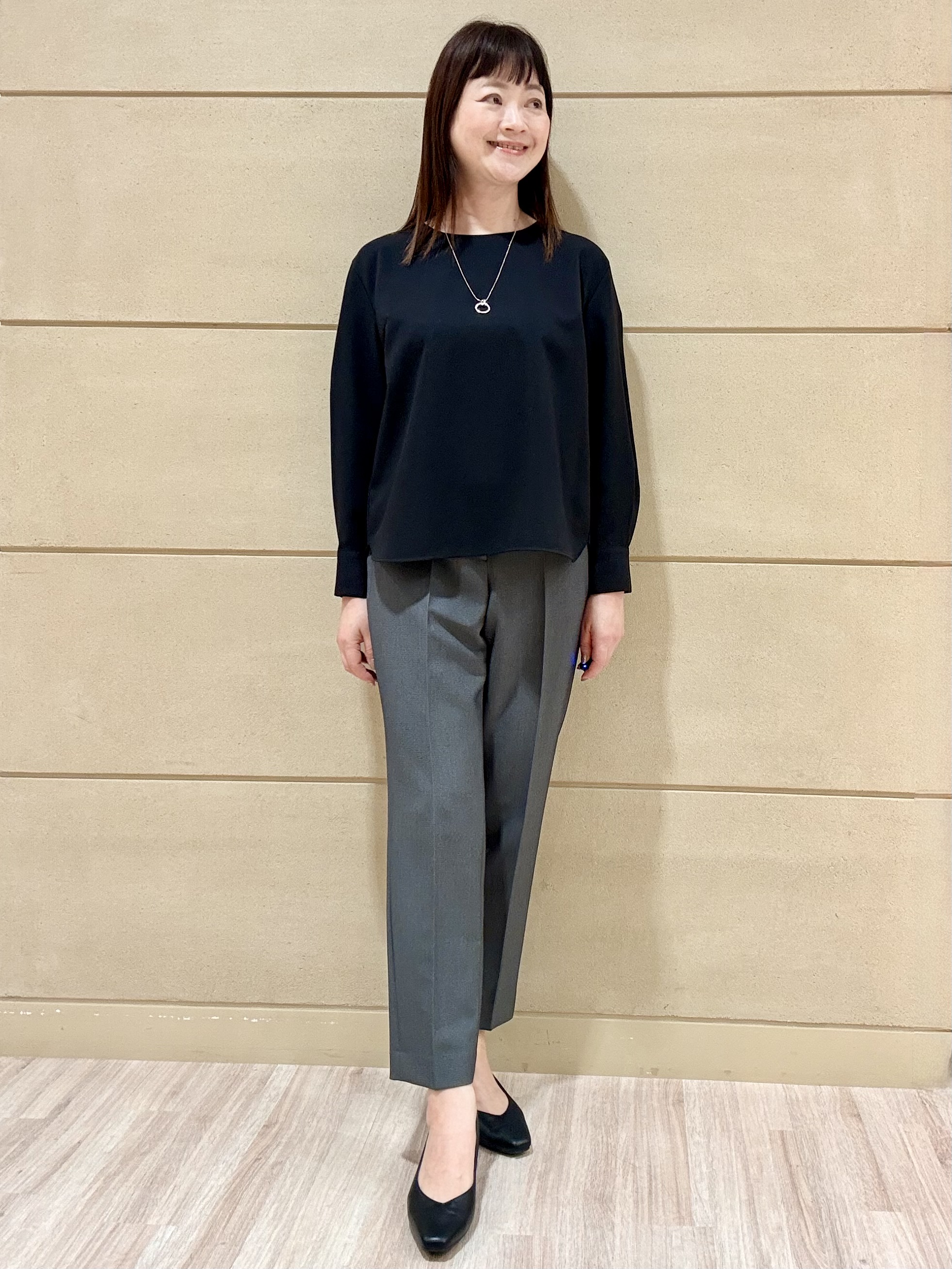 Marさんの「Reflect｜【通勤】きれいめラウンドネックブラウス」を使ったコーディネート