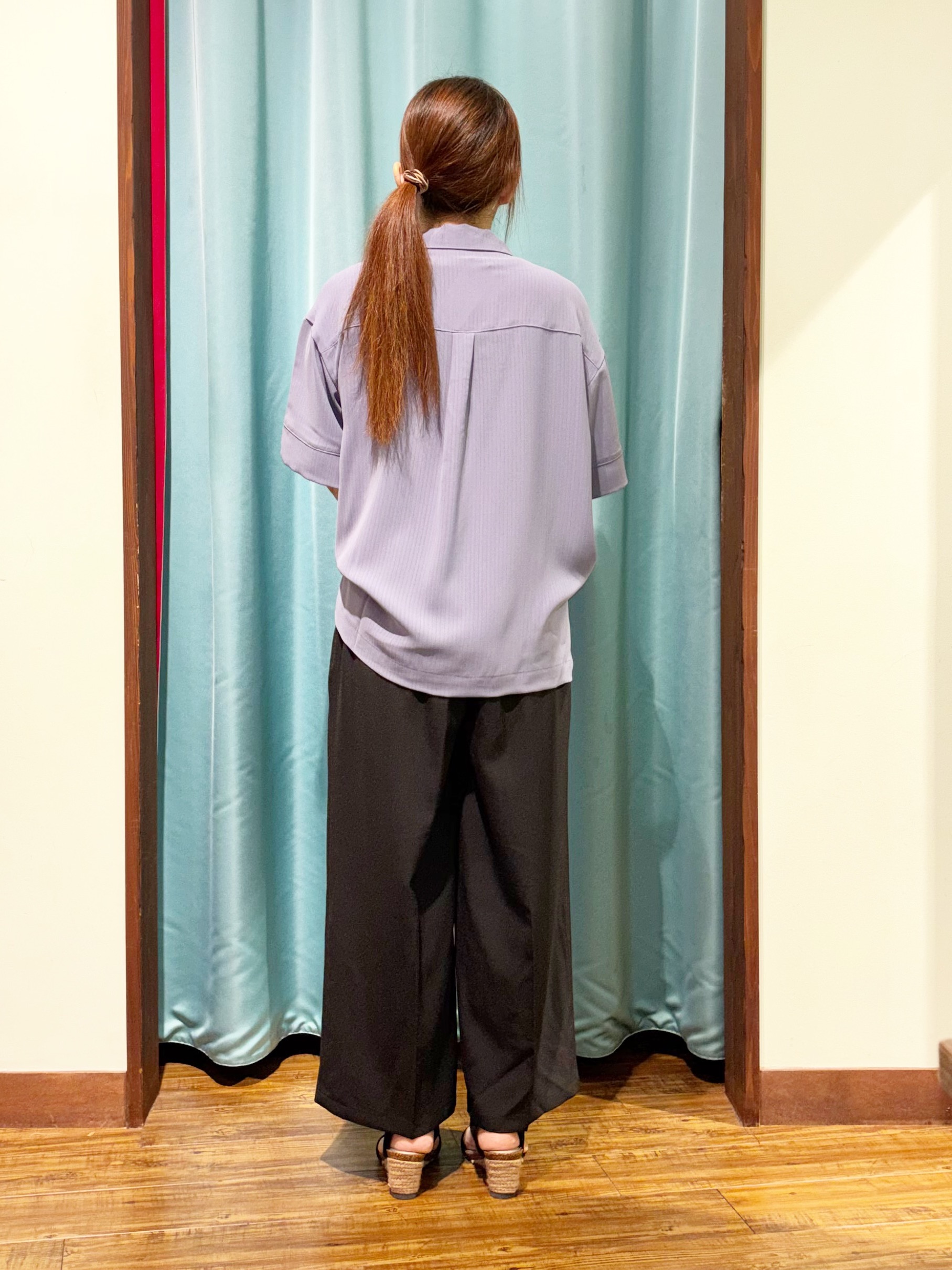 tukiさんの「SHOO･LA･RUE｜【通気性〇/UV/S-LL】洗濯後しわになりにくい とろみストライプシャツ」を使ったコーディネート