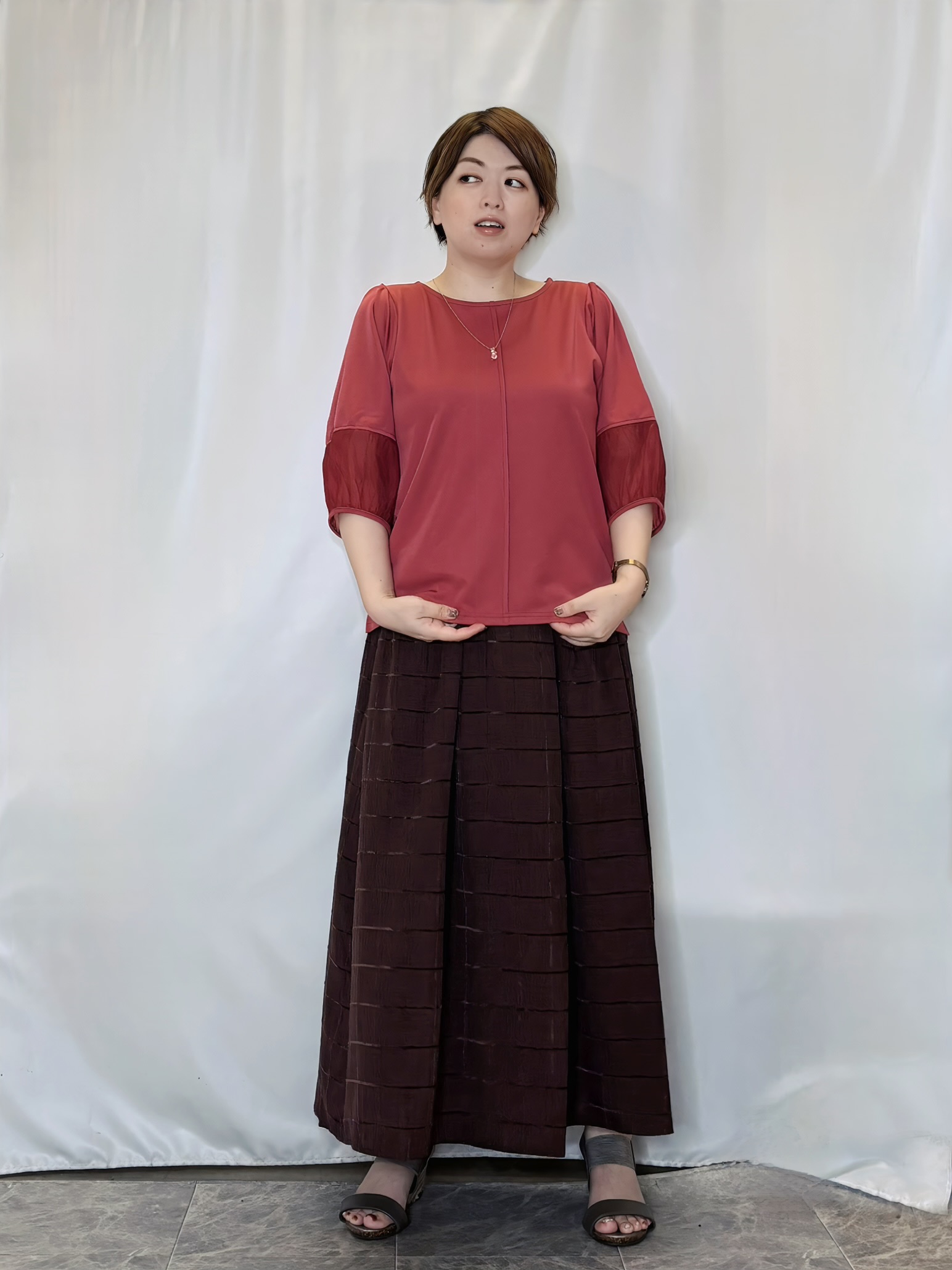 たみさんの「SHOO･LA･RUE｜【洗濯機可/S-LL】 大人のシアー感 お袖切り替えラウンドネックトップス」を使ったコーディネート