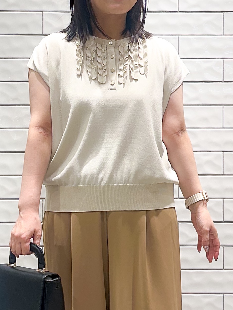 Minさんの「OPAQUE.CLIP｜【接触冷感／UV】フリルフレンチスリーブニット《洗濯機OK》」を使ったコーディネート