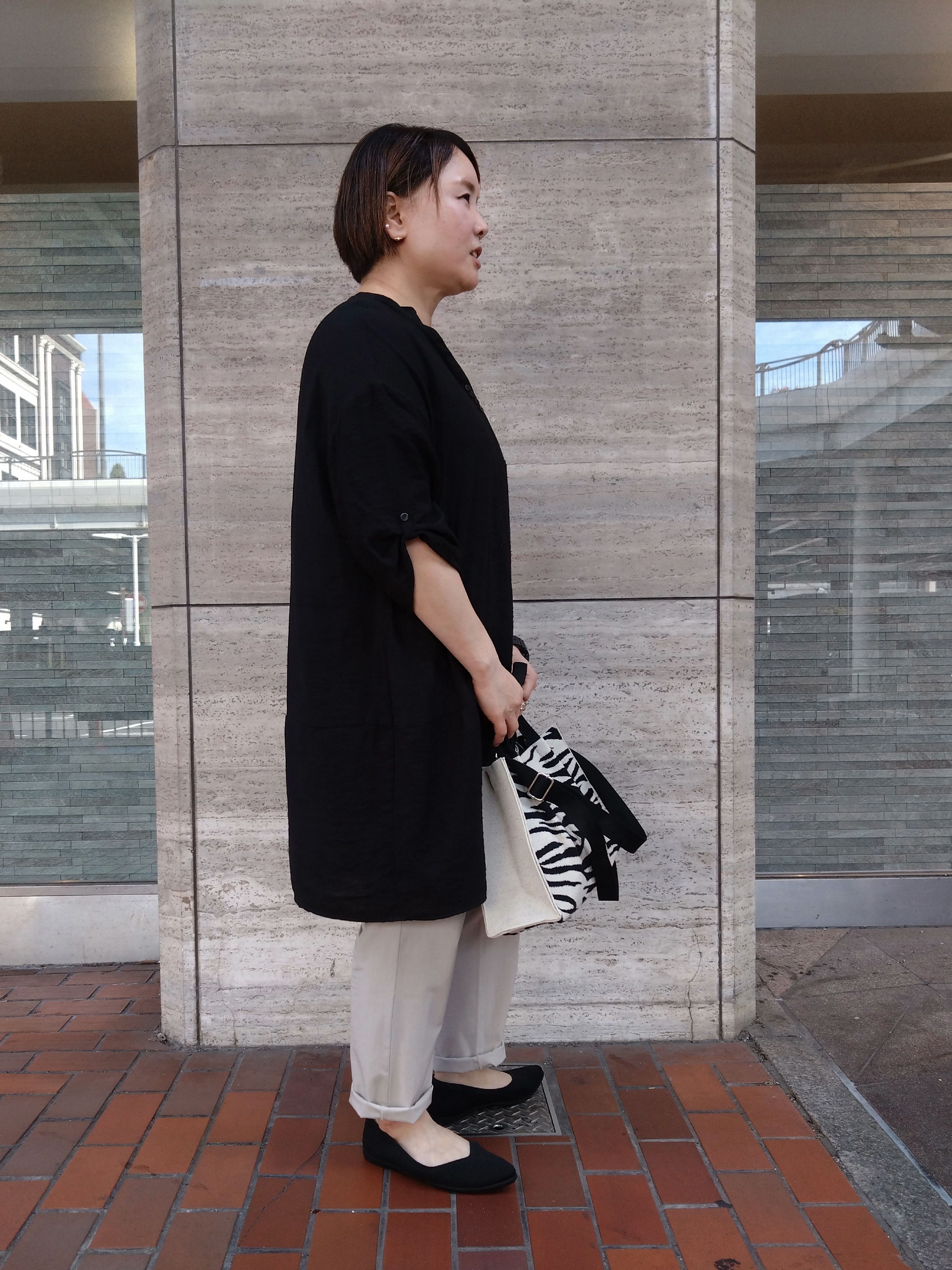 ヒロコジさんの「SHOO･LA･RUE｜【S-LL/洗濯後しわになりにくい】ゆるっと体型カバー 7分袖コクーンチュニック」を使ったコーディネート