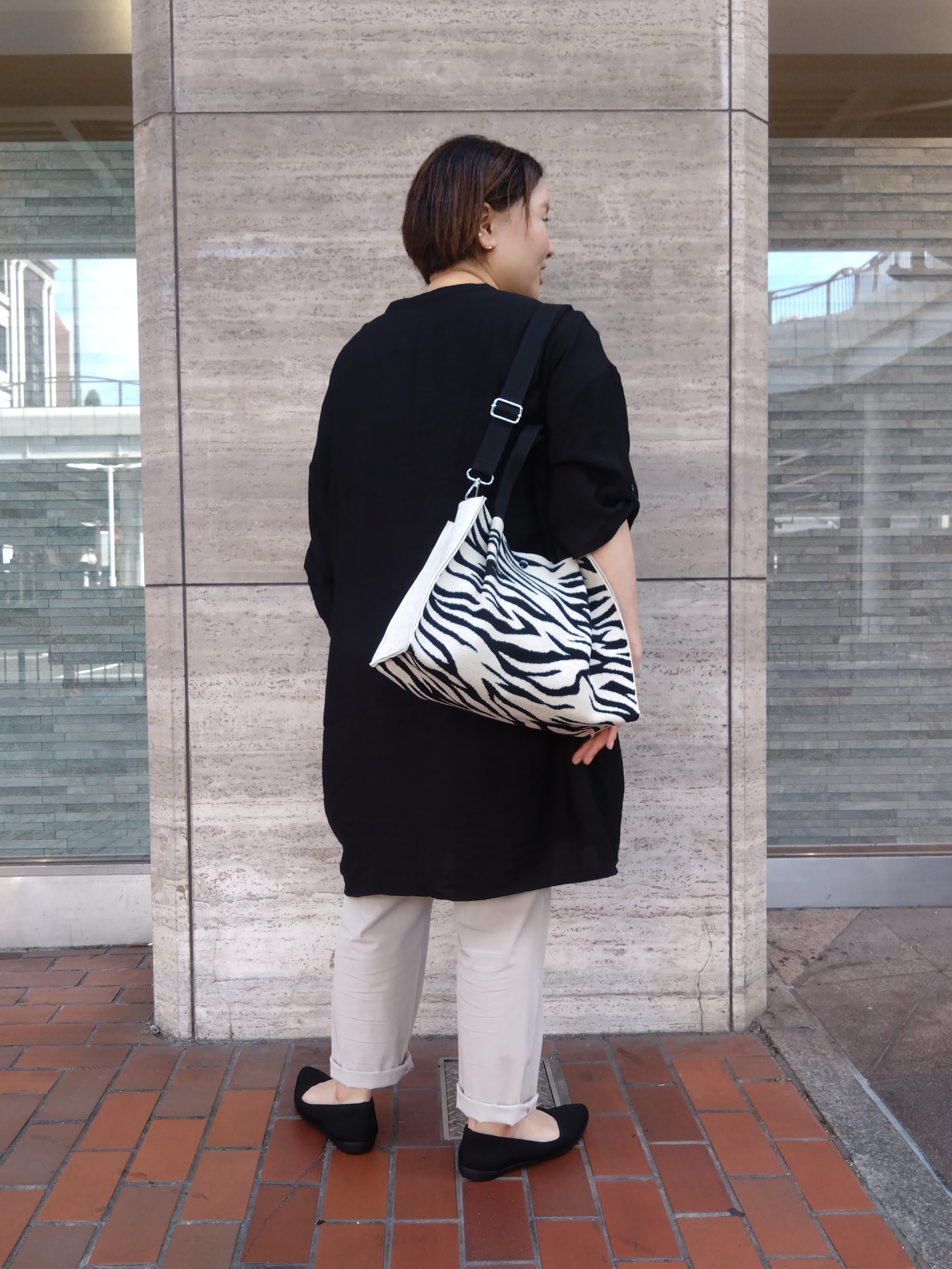 ヒロコジさんの「SHOO･LA･RUE｜【S-LL/洗濯後しわになりにくい】ゆるっと体型カバー 7分袖コクーンチュニック」を使ったコーディネート