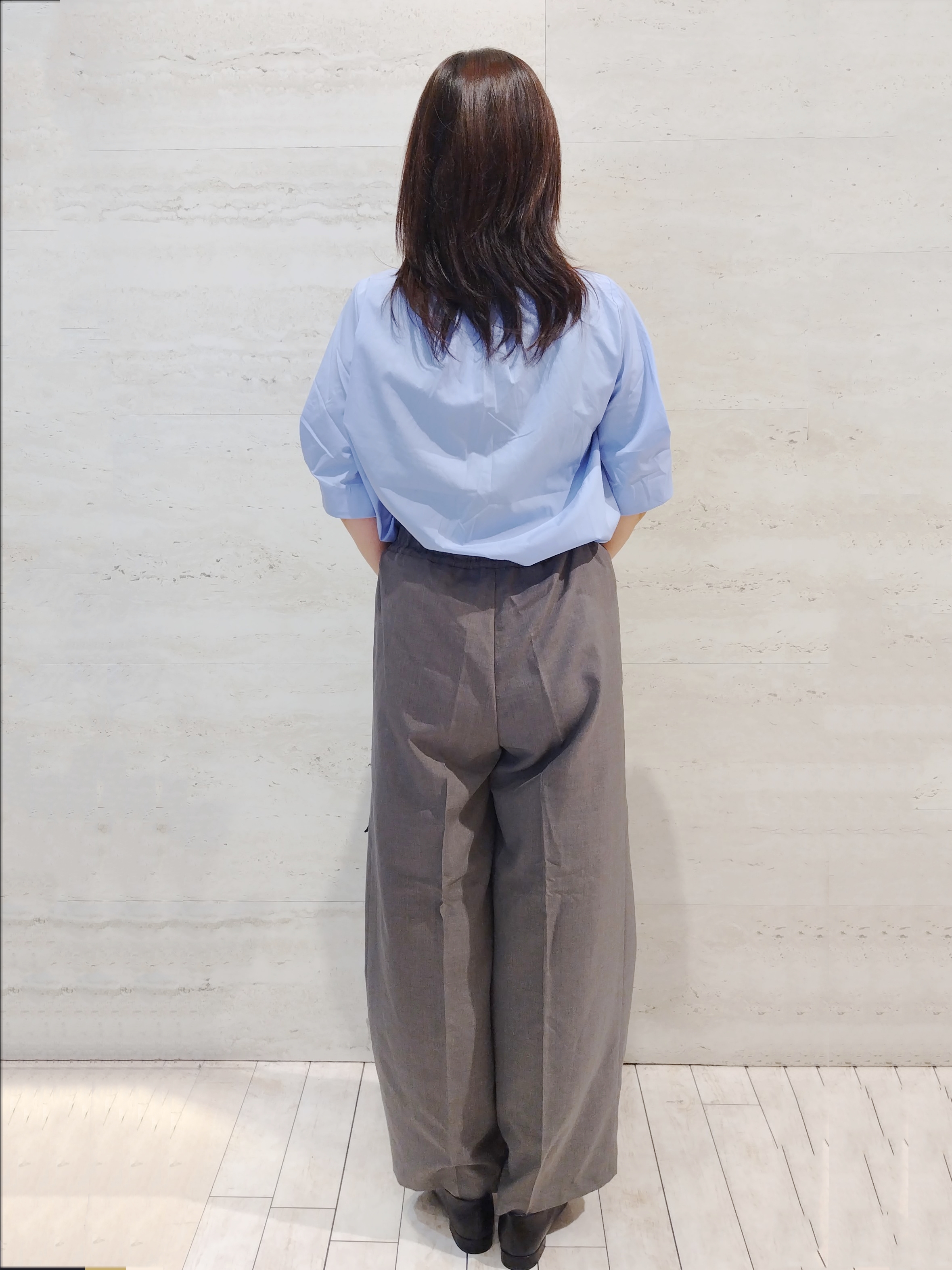 よしみさんの「OPAQUE.CLIP｜タックスリーブ スキッパーブラウス【洗濯機OK】」を使ったコーディネート