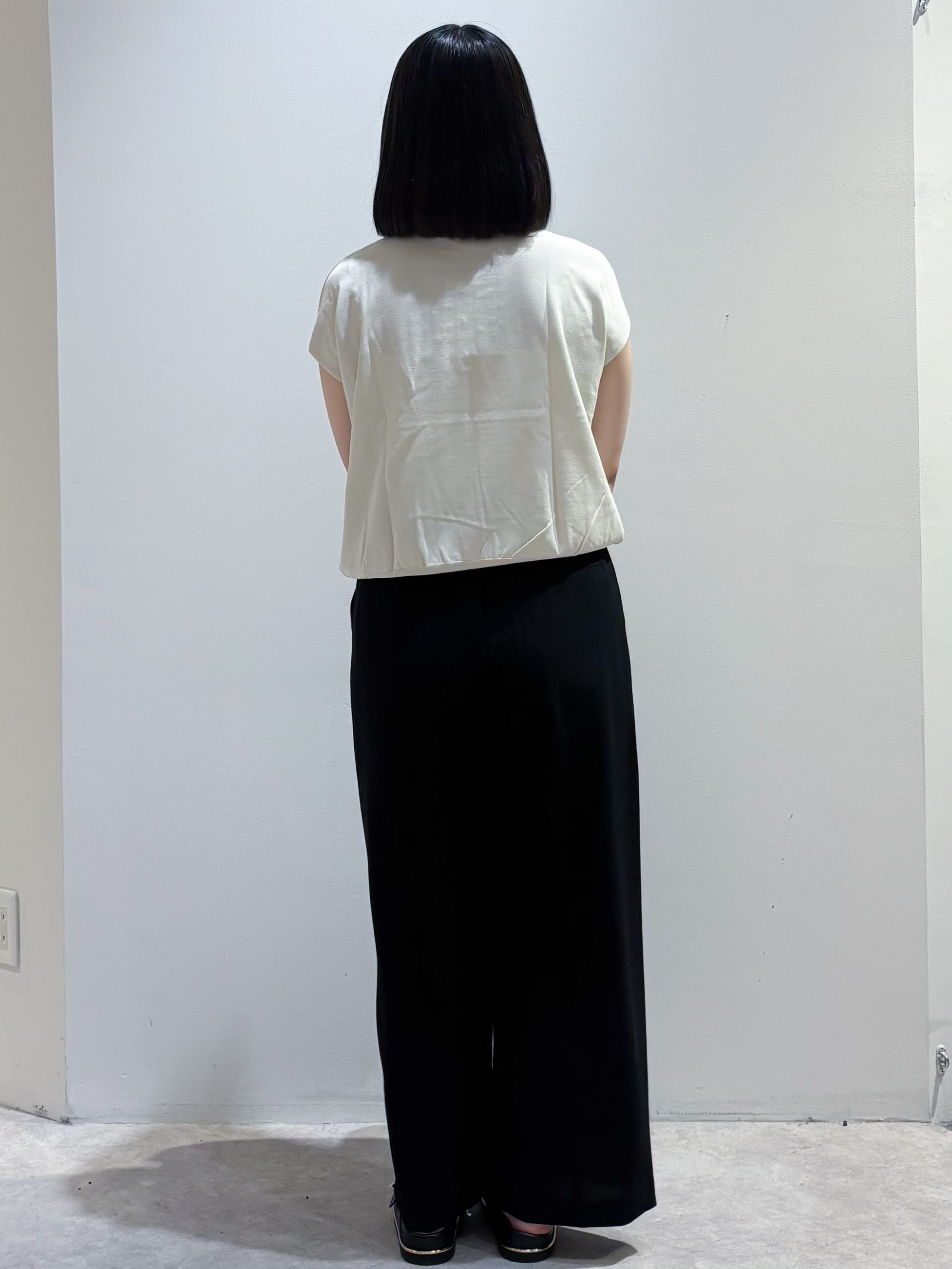 yunaさんの「OPAQUE.CLIP｜【接触冷感／UV】フリルフレンチスリーブニット《洗濯機OK》」を使ったコーディネート