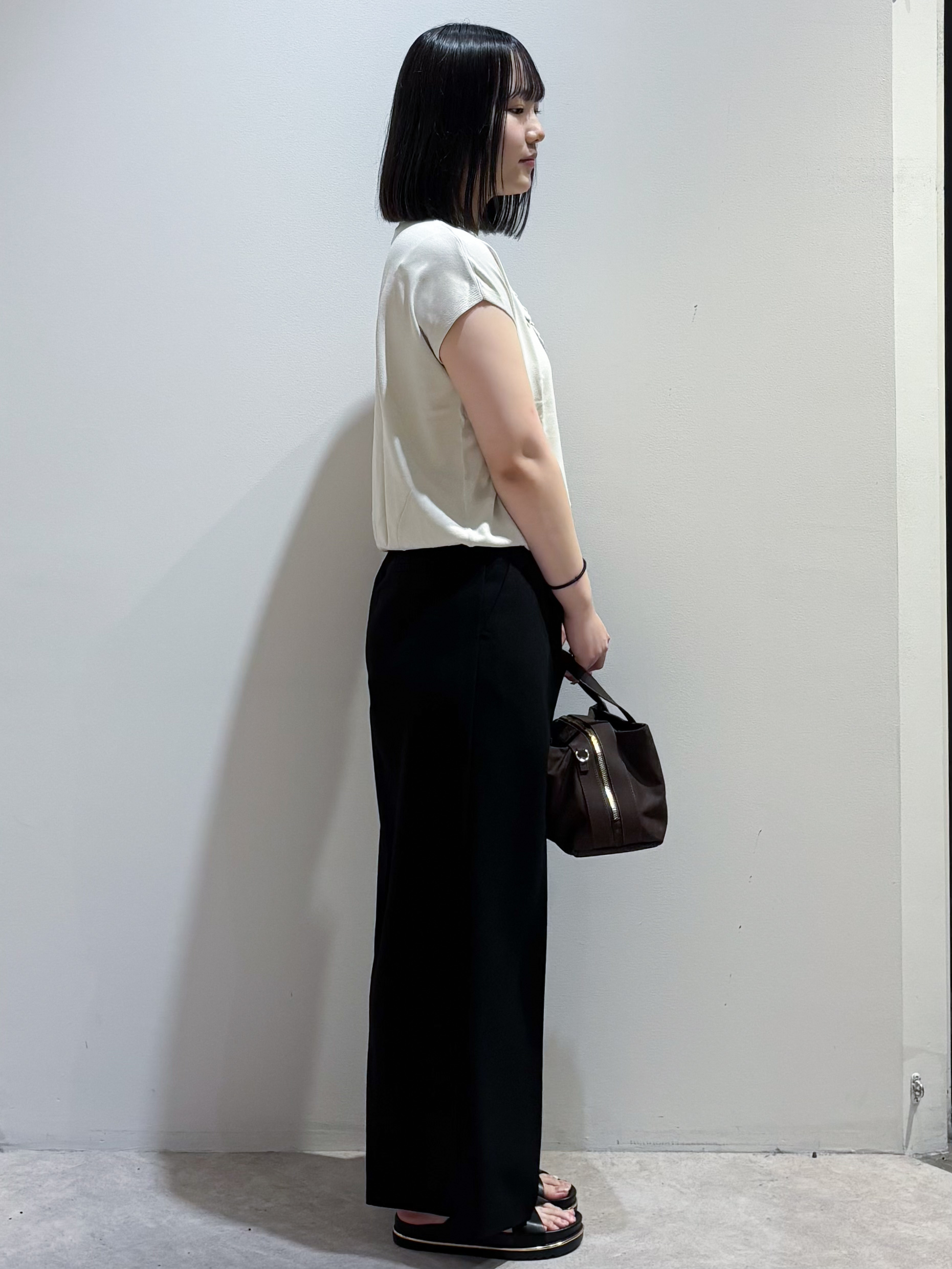 yunaさんの「OPAQUE.CLIP｜【接触冷感／UV】フリルフレンチスリーブニット《洗濯機OK》」を使ったコーディネート