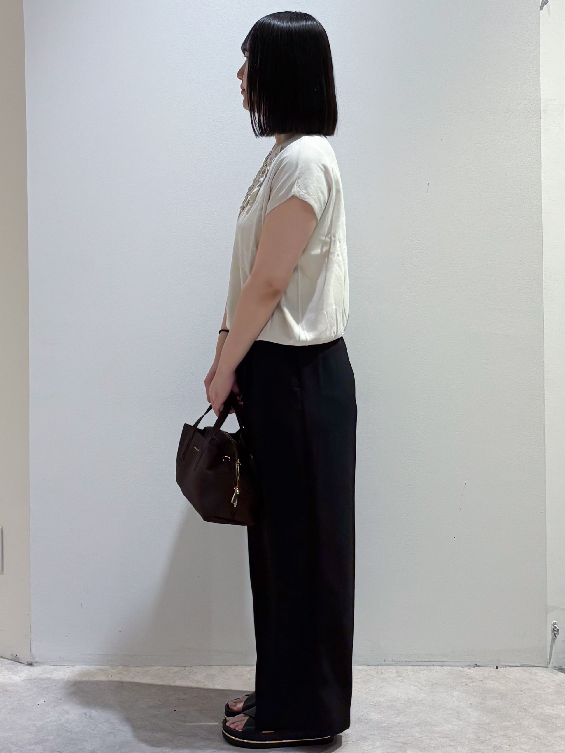 yunaさんの「OPAQUE.CLIP｜【接触冷感／UV】フリルフレンチスリーブニット《洗濯機OK》」を使ったコーディネート