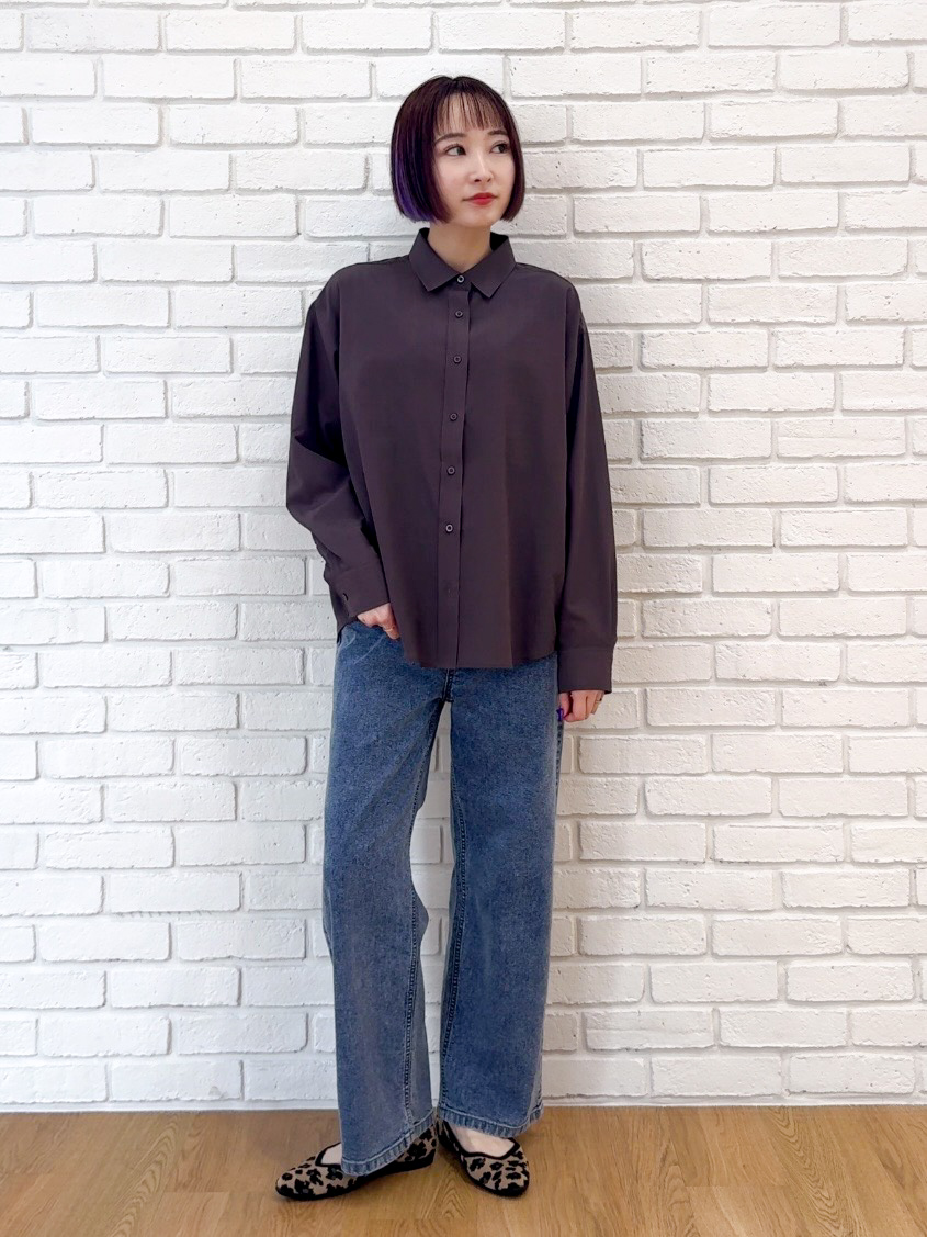𝐜𝐡𝐢𝐤𝐚さんの「SHOO･LA･RUE｜【通気性〇/S-LL/洗濯機可】羽織にも使いやすい きちんとベーシックシャツ」を使ったコーディネート
