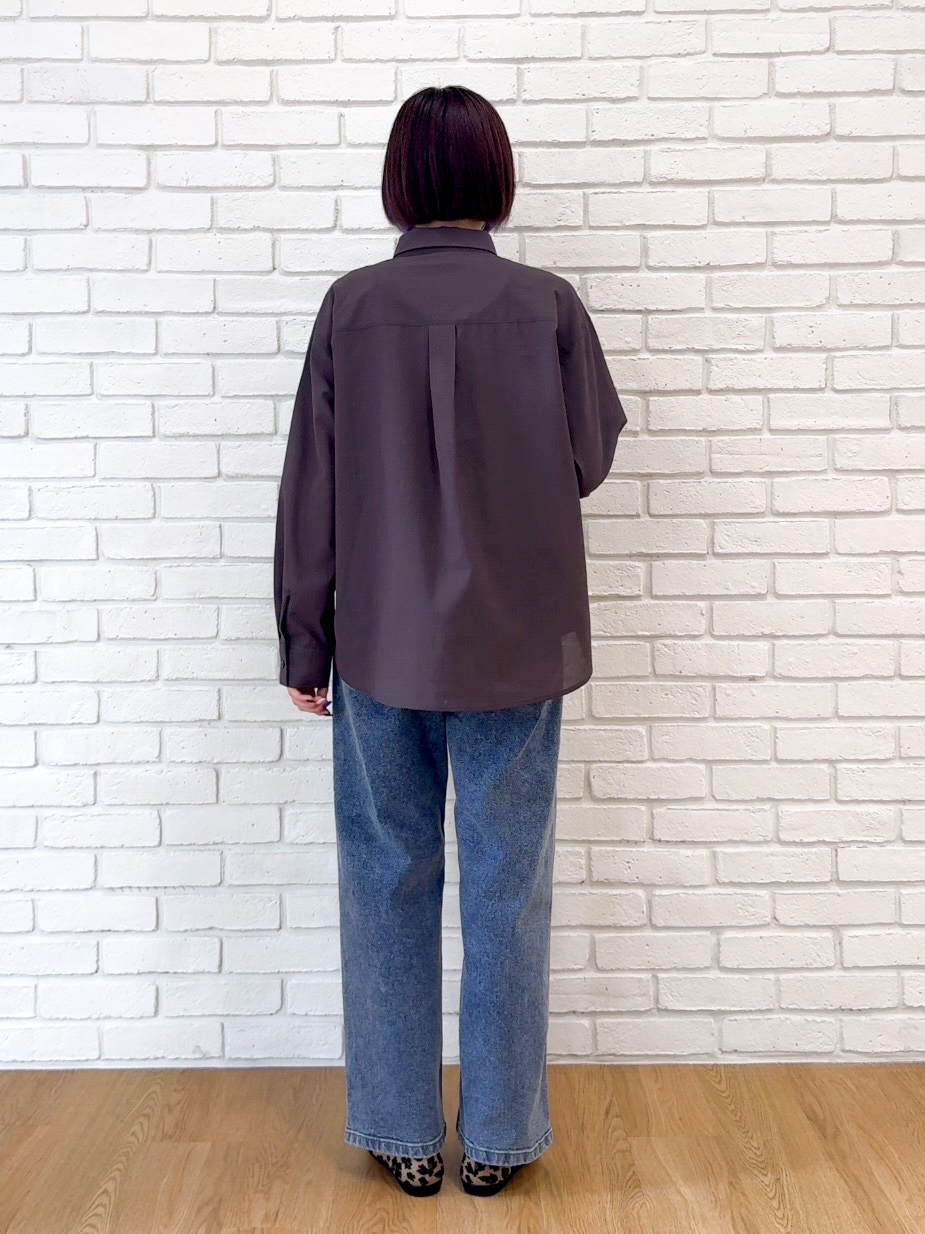 𝐜𝐡𝐢𝐤𝐚さんの「SHOO･LA･RUE｜【通気性〇/S-LL/洗濯機可】羽織にも使いやすい きちんとベーシックシャツ」を使ったコーディネート