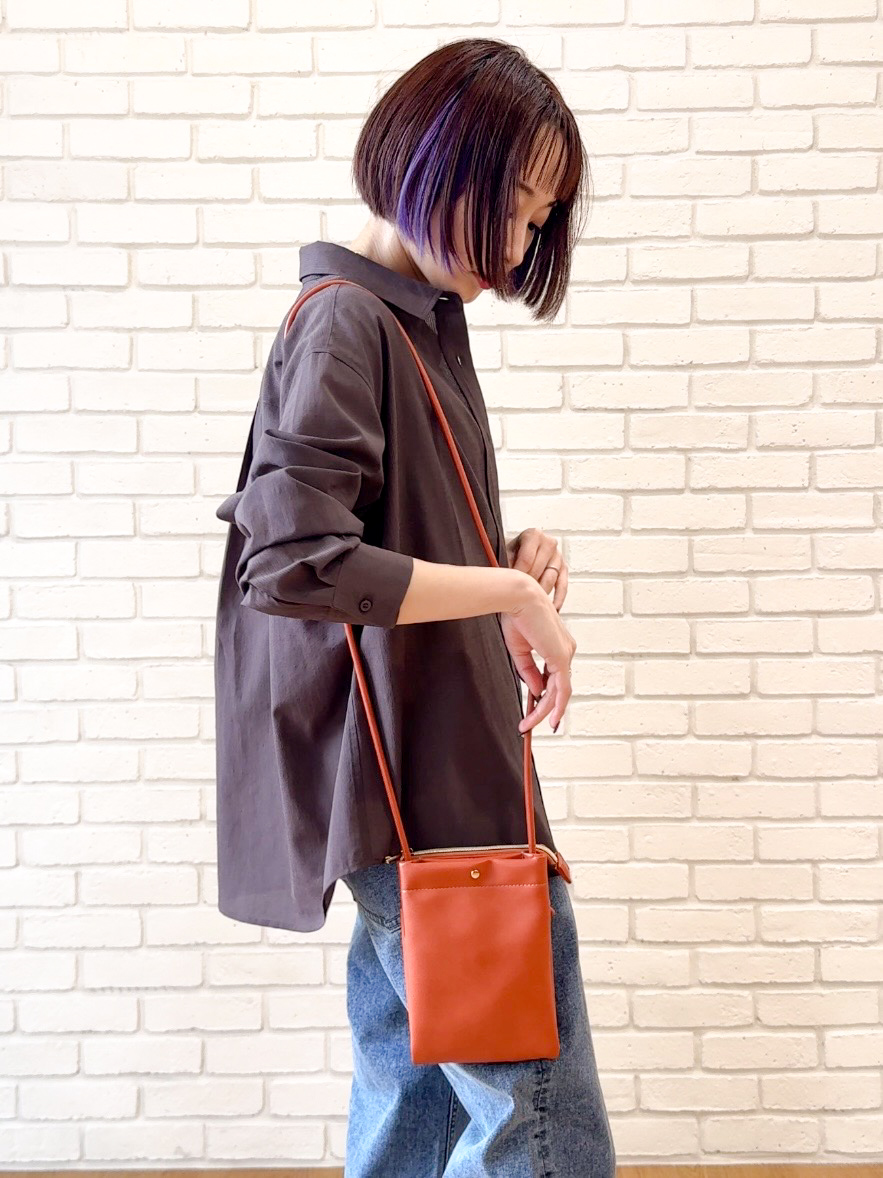 𝐜𝐡𝐢𝐤𝐚さんの「SHOO･LA･RUE｜【通気性〇/S-LL/洗濯機可】羽織にも使いやすい きちんとベーシックシャツ」を使ったコーディネート