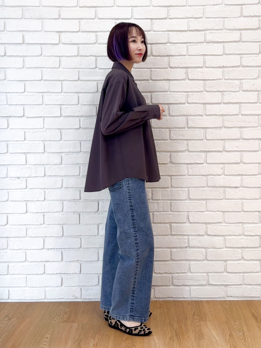 𝐜𝐡𝐢𝐤𝐚さんの「SHOO･LA･RUE｜【通気性〇/S-LL/洗濯機可】羽織にも使いやすい きちんとベーシックシャツ」を使ったコーディネート