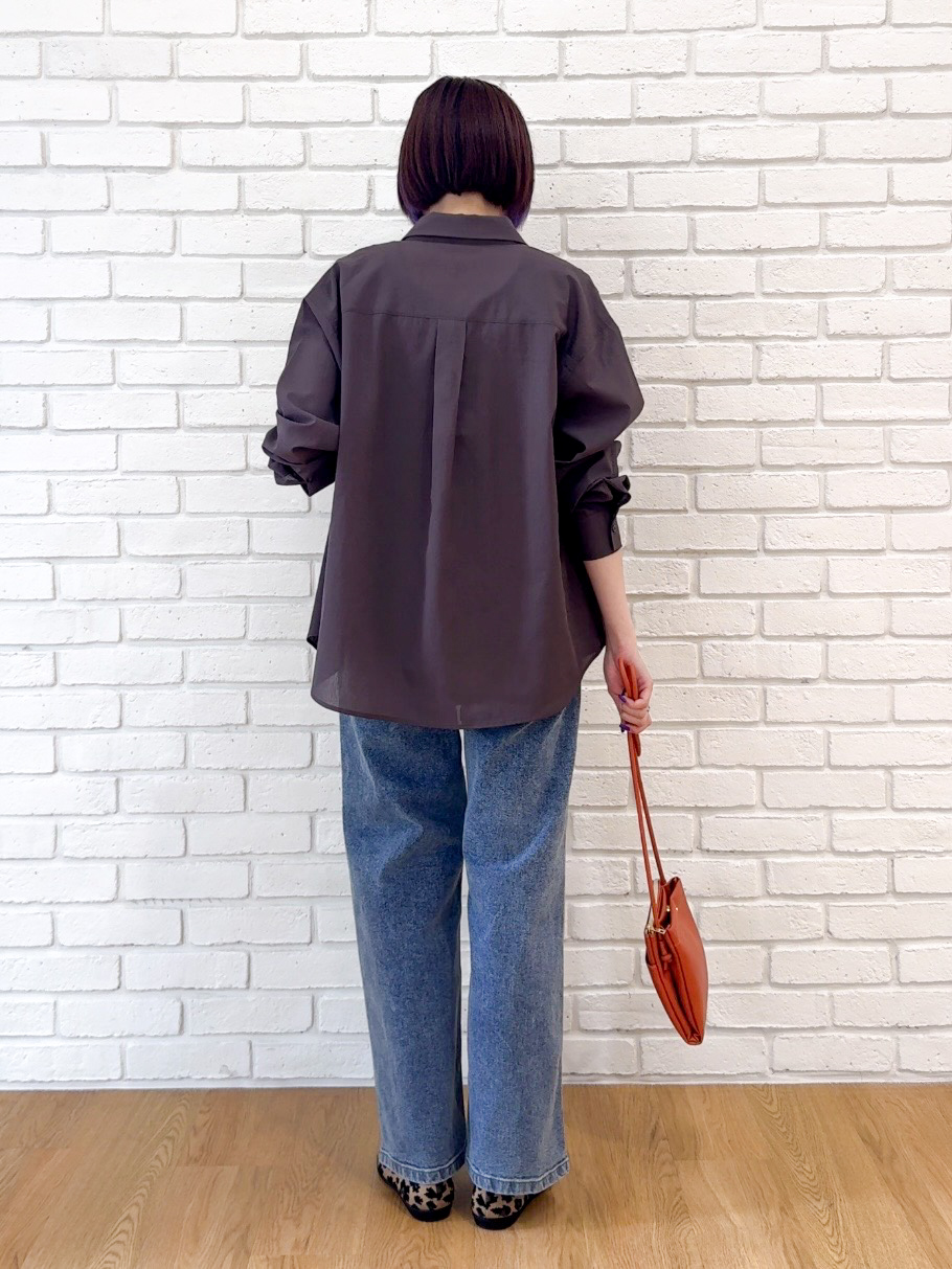 𝐜𝐡𝐢𝐤𝐚さんの「SHOO･LA･RUE｜【通気性〇/S-LL/洗濯機可】羽織にも使いやすい きちんとベーシックシャツ」を使ったコーディネート