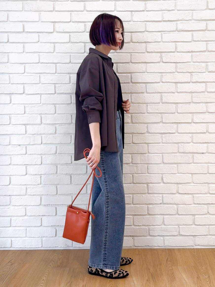 𝐜𝐡𝐢𝐤𝐚さんの「SHOO･LA･RUE｜【通気性〇/S-LL/洗濯機可】羽織にも使いやすい きちんとベーシックシャツ」を使ったコーディネート
