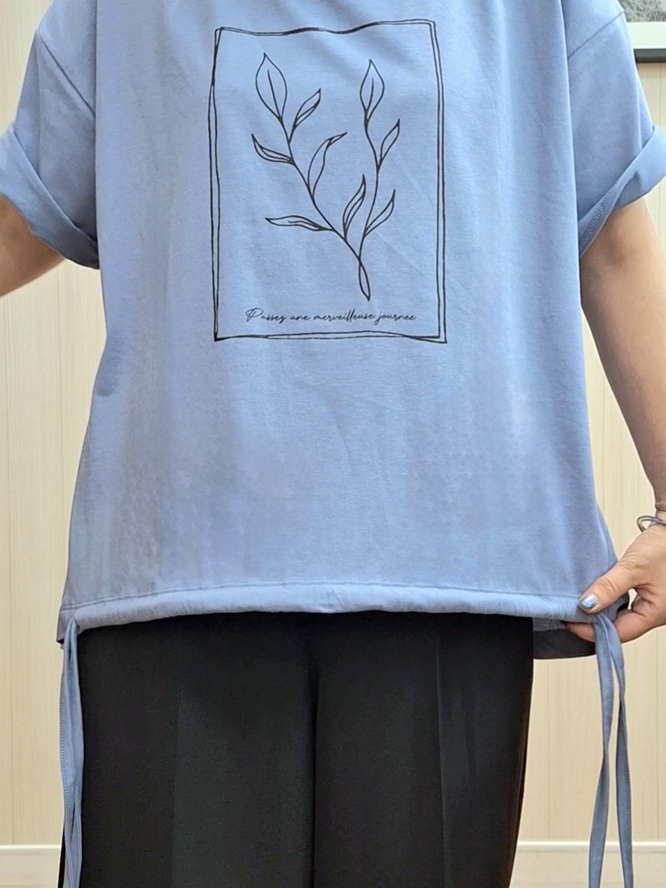Saoさんの「SHOO･LA･RUE｜【ひんやり/体型カバー】プリントデザインが目を惹く 裾シャーリングTシャツ」を使ったコーディネート