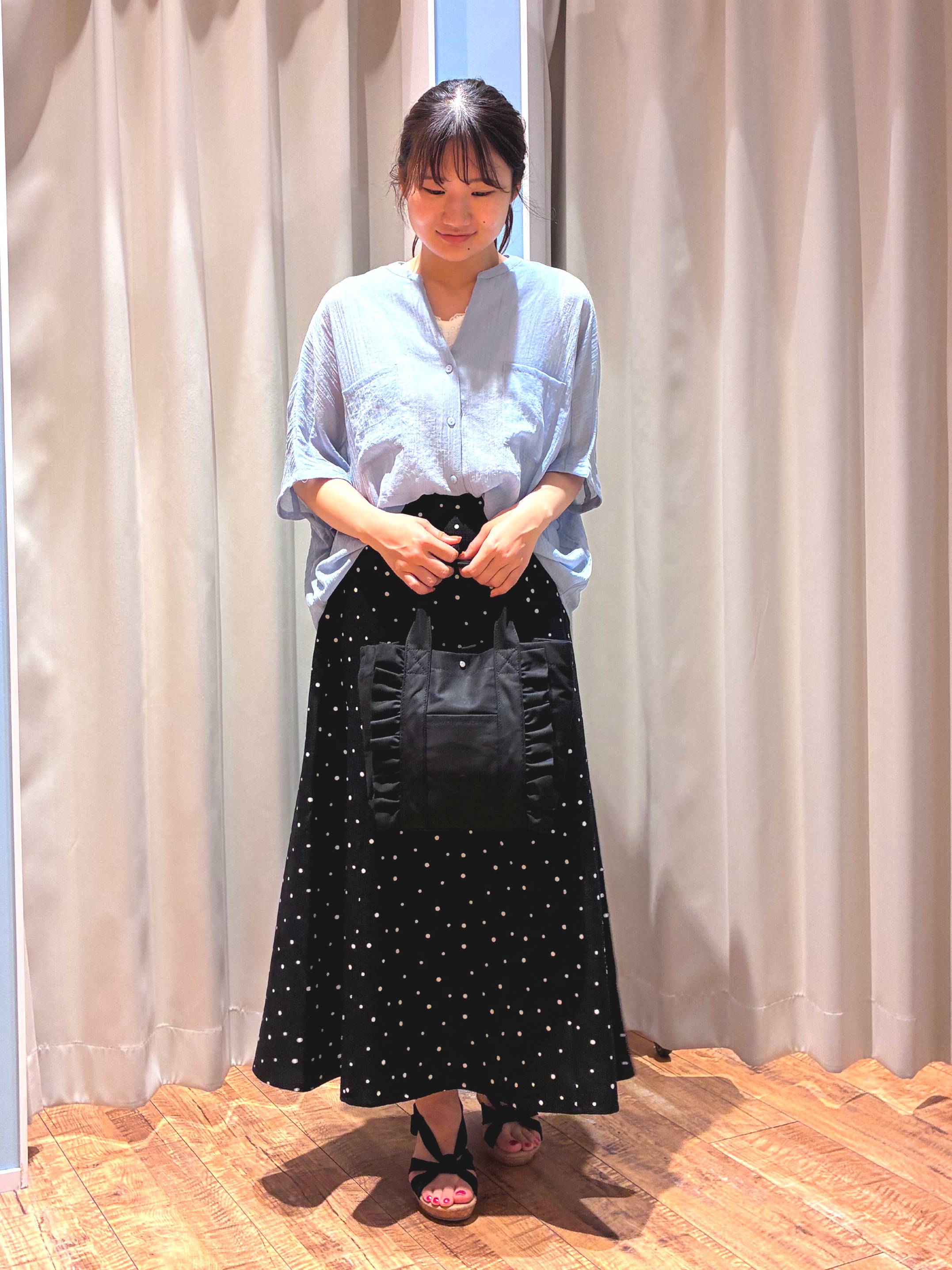 もんちゃんさんの「SHOO･LA･RUE｜【洗濯機可/選べる6色】程よいシアー感が涼し気 ゆったりワッシャードルマンブラウス」を使ったコーディネート