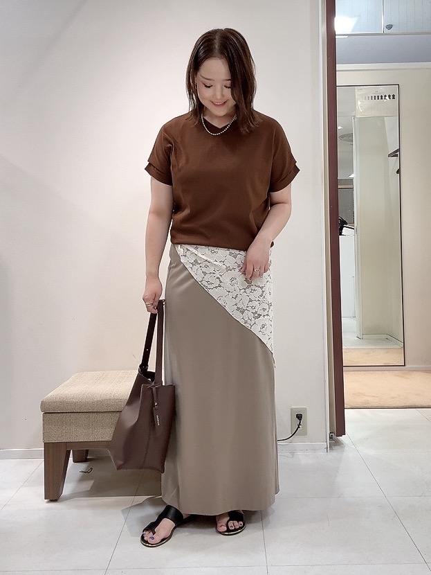 YUIさんの「UNTITLED｜【肌に張りつきにくい/前後2WAY】ドライタッチコットンプルオーバー」を使ったコーディネート