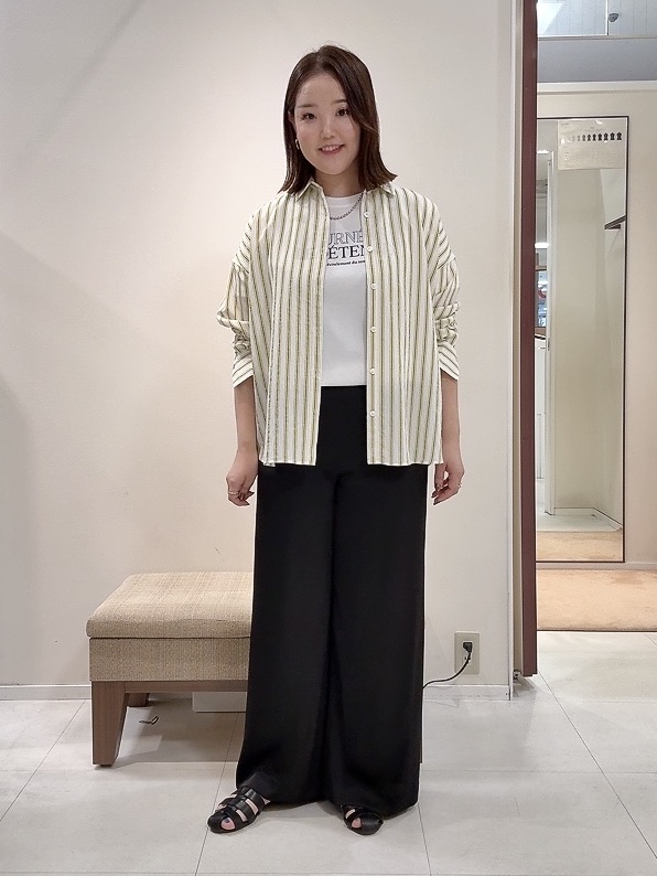YUIさんの「UNTITLED｜【秋映え/羽織り】ストライプシャツ」を使ったコーディネート