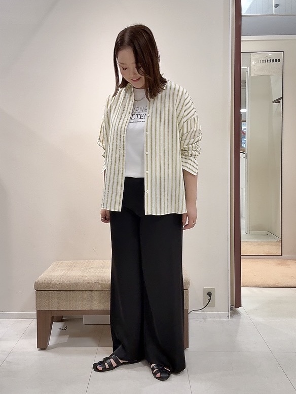 YUIさんの「UNTITLED｜【秋映え/羽織り】ストライプシャツ」を使ったコーディネート