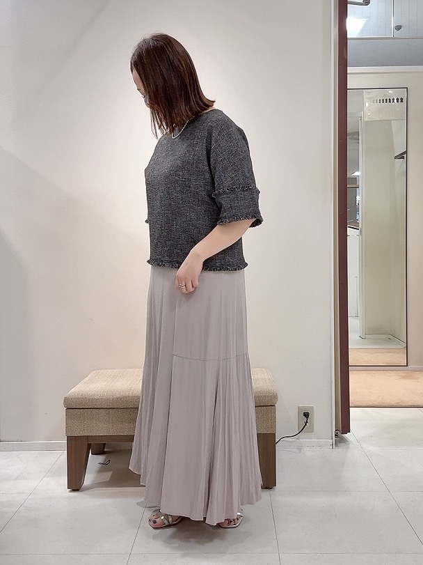 YUIさんの「UNTITLED｜◆ドライミックスツィードブラウス」を使ったコーディネート