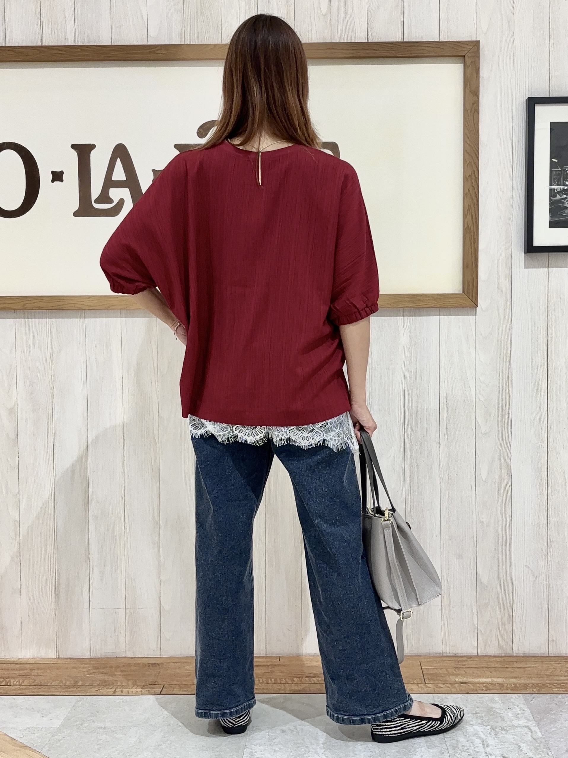 みきぽんさんの「SHOO･LA･RUE｜【インせず着られる/洗濯後しわになりにくい】しぼしぼドルマンブラウス」を使ったコーディネート